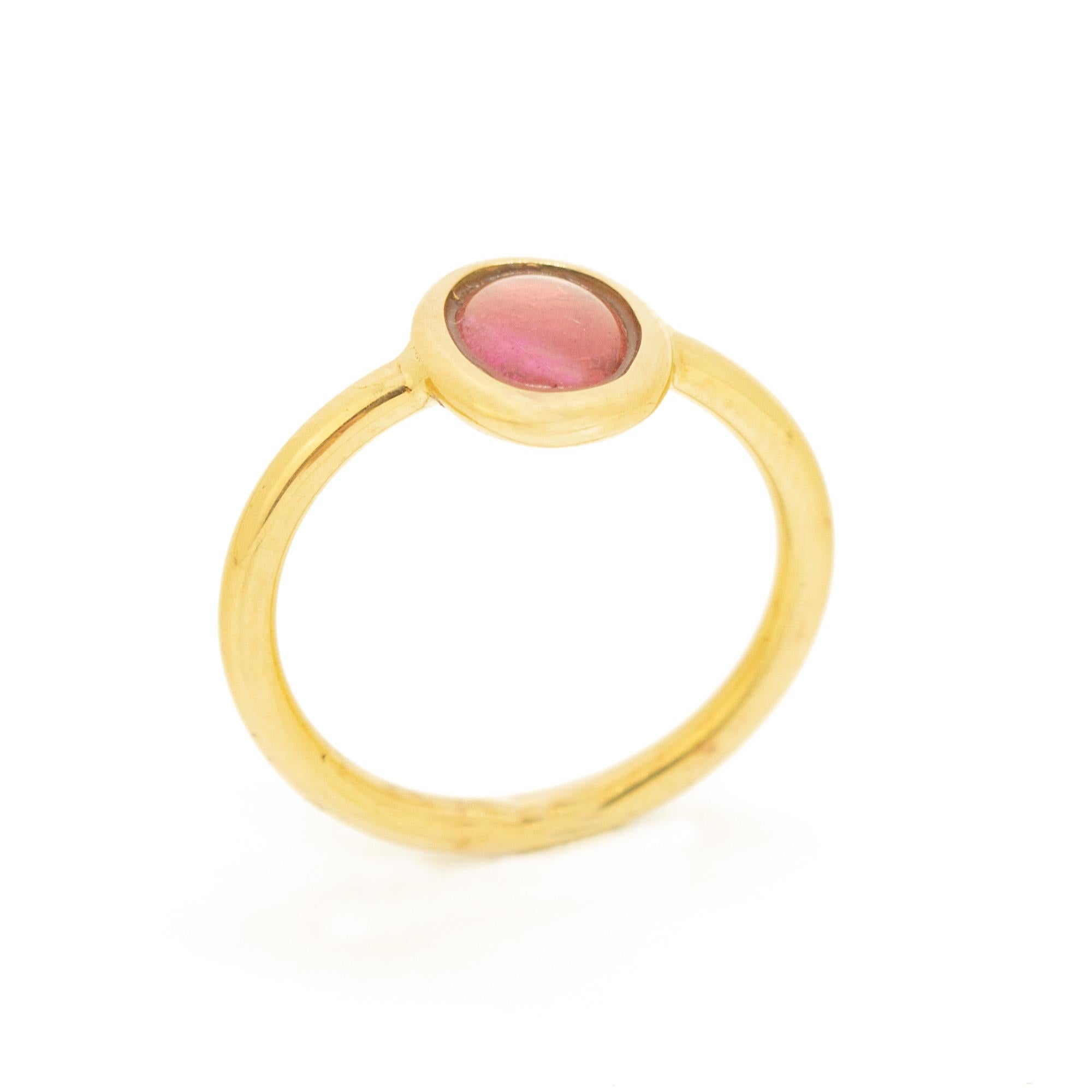 Natural Tourmaline 18 Karat Yellow Gold Solitaire Bezel Set Oval Cocktail Ring In New Condition For Sale In Milano, IT