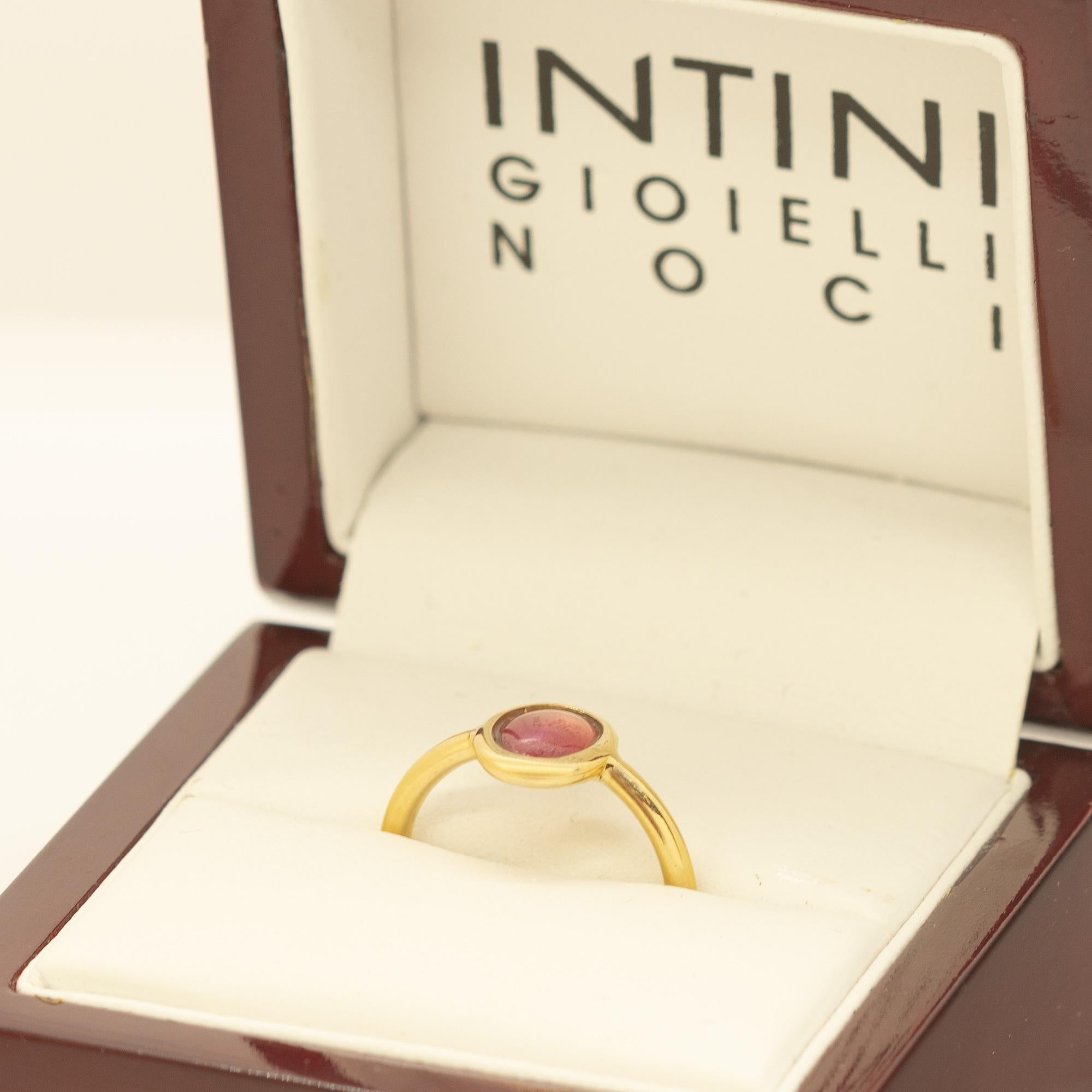 Women's or Men's Natural Tourmaline 18 Karat Yellow Gold Solitaire Bezel Set Oval Cocktail Ring For Sale