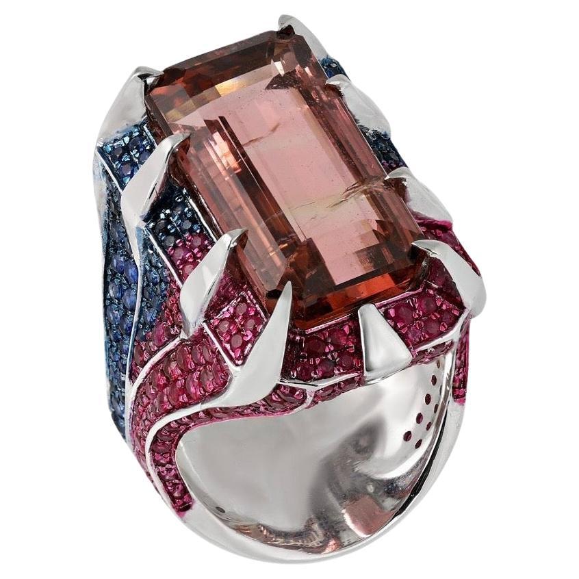 Handgefertigter Ring aus 18-karätigem Weißgold mit Turmalin, Saphir und Rubin (insgesamt 14,45 Karat) im Angebot