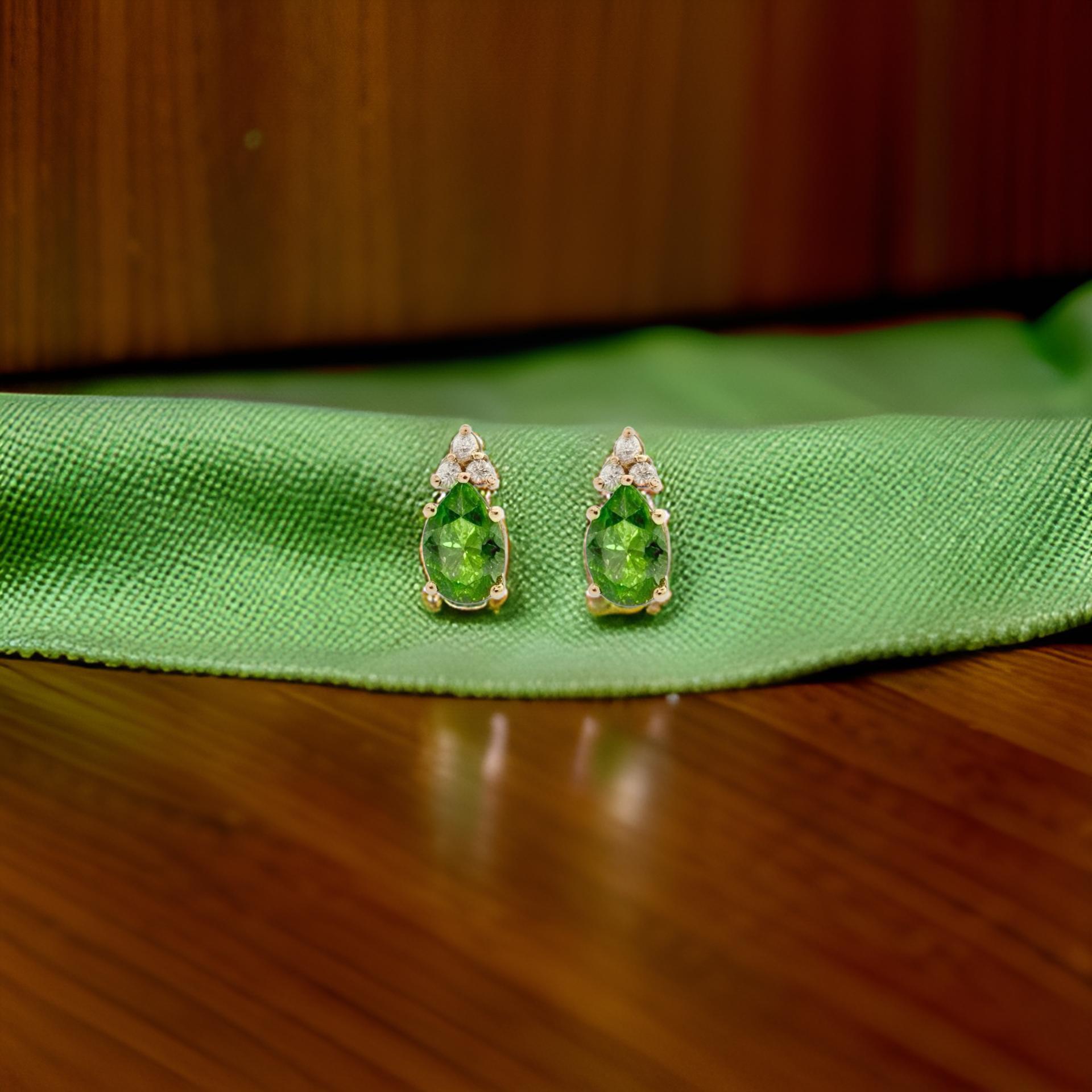 Orecchini con diamanti di qualità con tormalina naturale finemente sfaccettata in oro 14k 1,87 TCW certificati $2,950 210760
 
Questo è un gioiello unico, personalizzato e affascinante!
 
Questi orecchini di tormalina sono stati certificati,