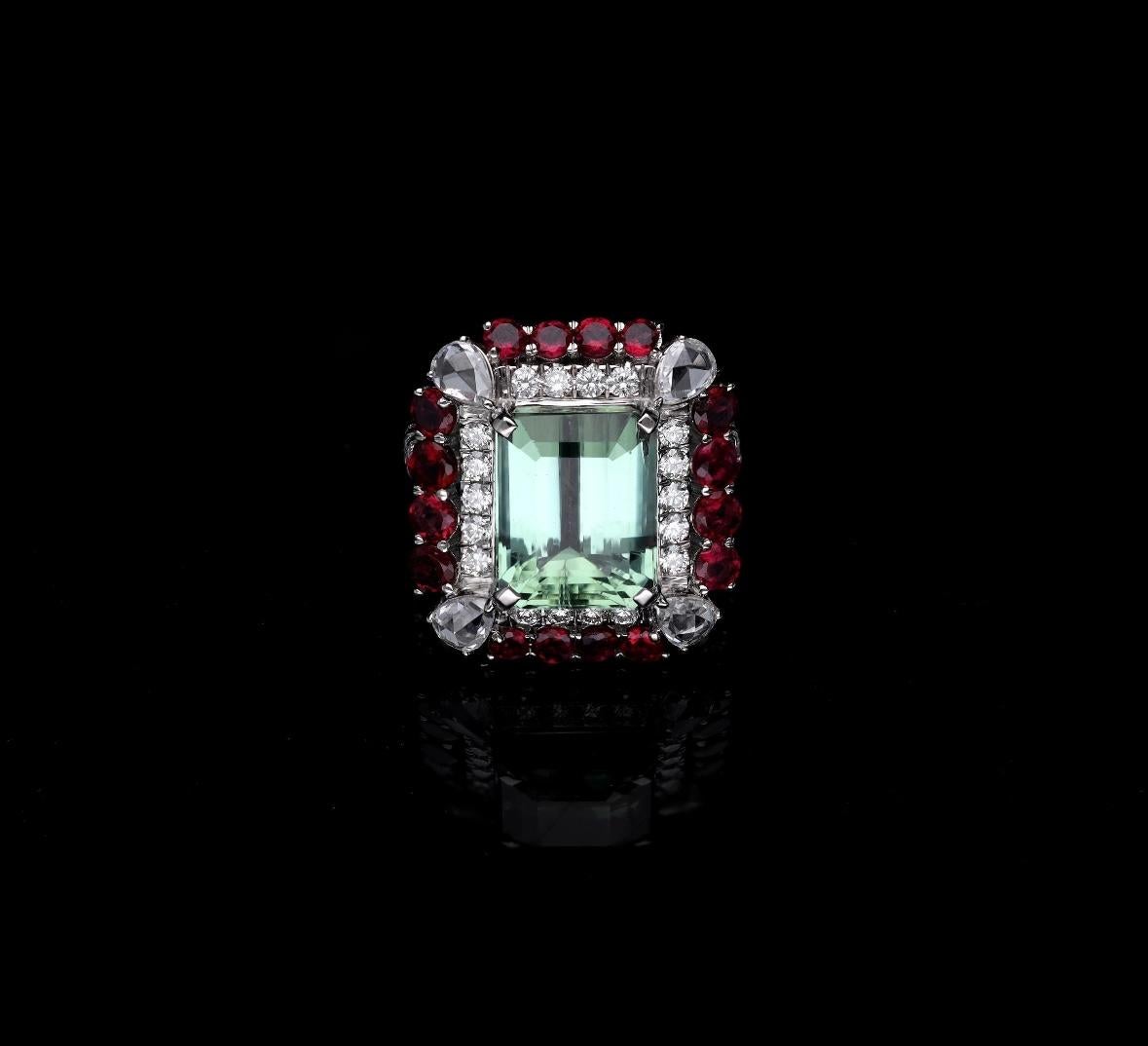 Anello con tormalina naturale e diamanti in oro 18 carati In condizioni Nuovo in vendita a jaipur, IN
