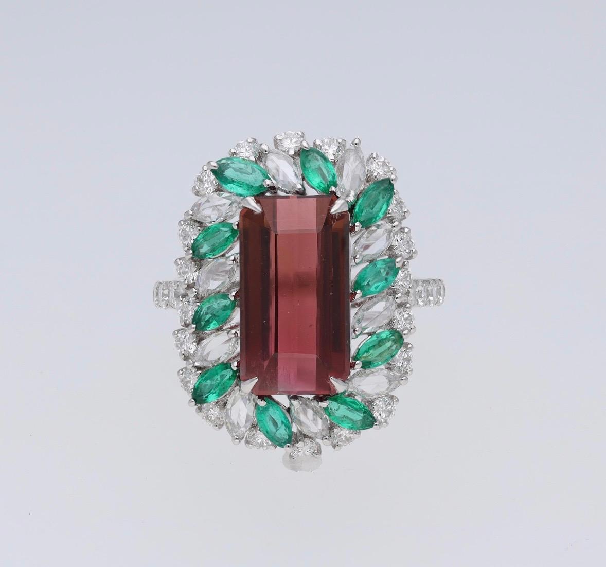 Taglio Asscher Anello con tormalina naturale e diamante smeraldo in oro bianco 18 carati in vendita