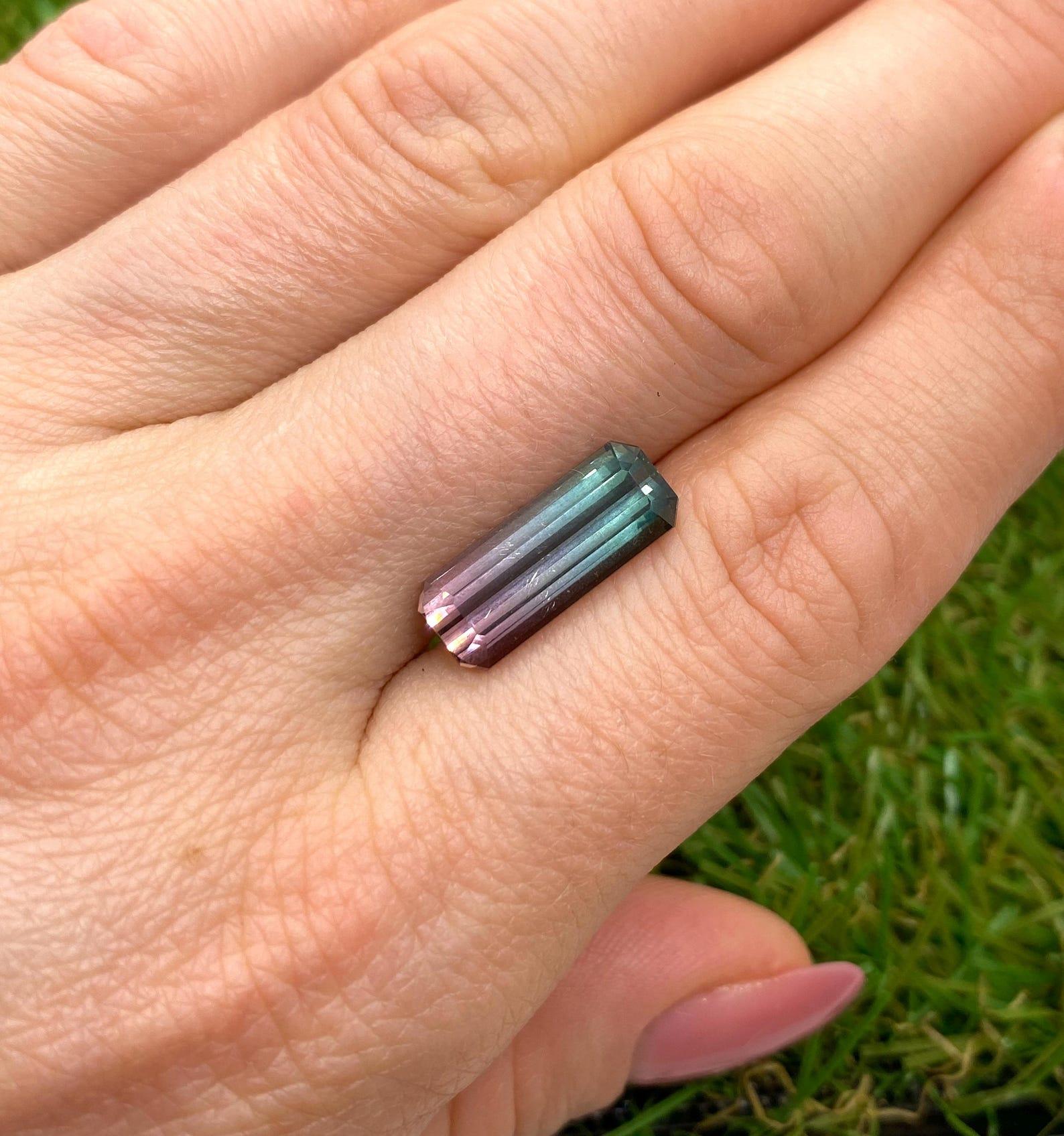 Taille octogone Pierre précieuse tourmaline naturelle de 5.42 carats, taille octogonale, Afghanistan, certificat en vente