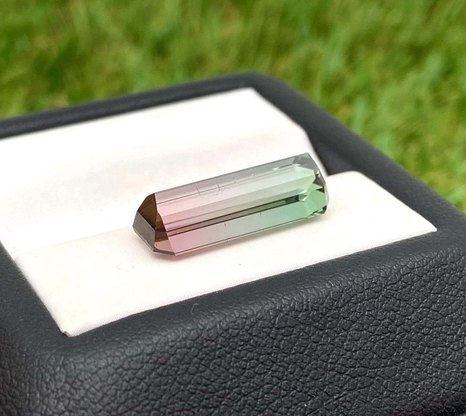 Pierre précieuse tourmaline naturelle de 5.42 carats, taille octogonale, Afghanistan, certificat en vente 1