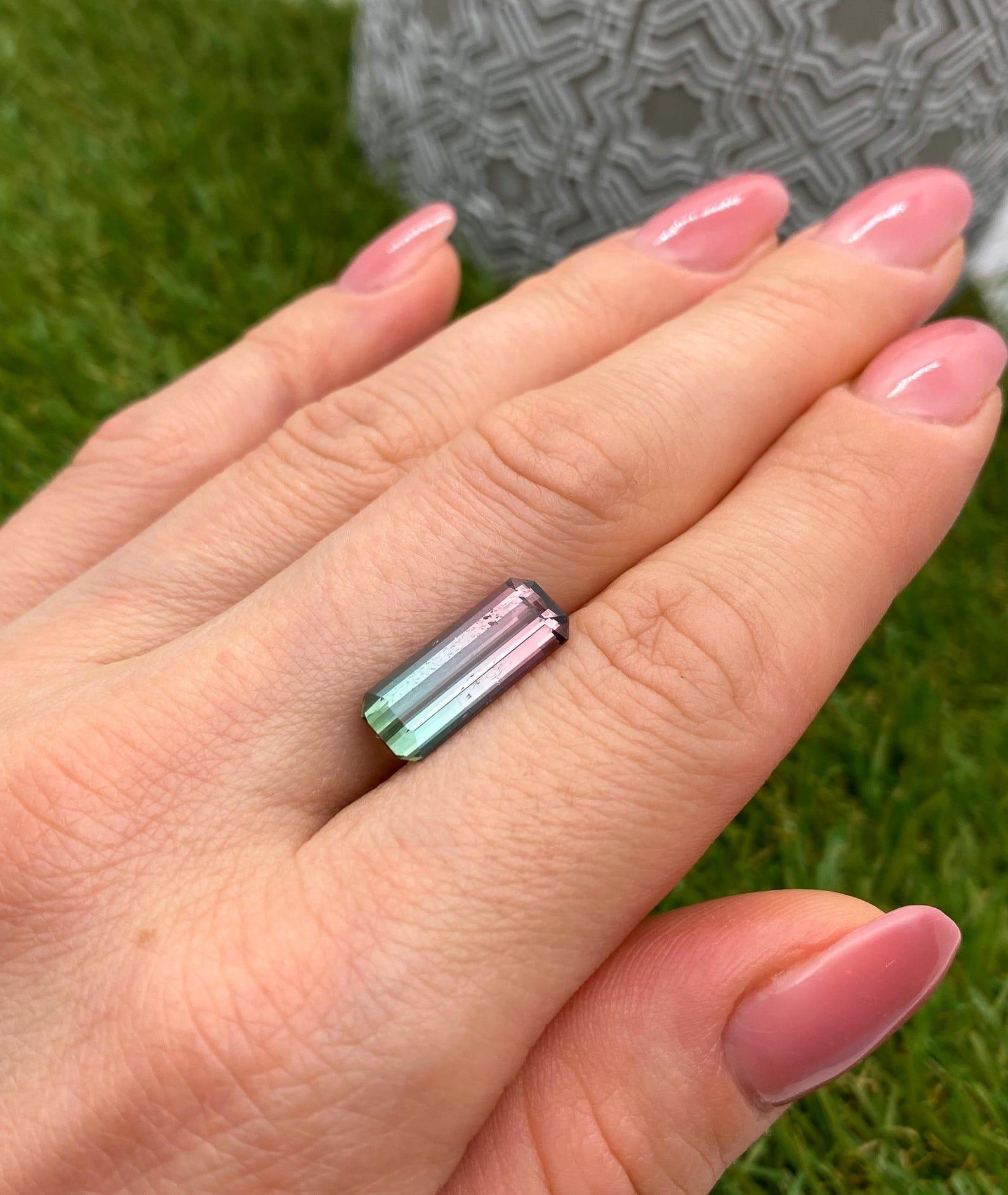 Pierre précieuse tourmaline naturelle de 5.42 carats, taille octogonale, Afghanistan, certificat en vente 4