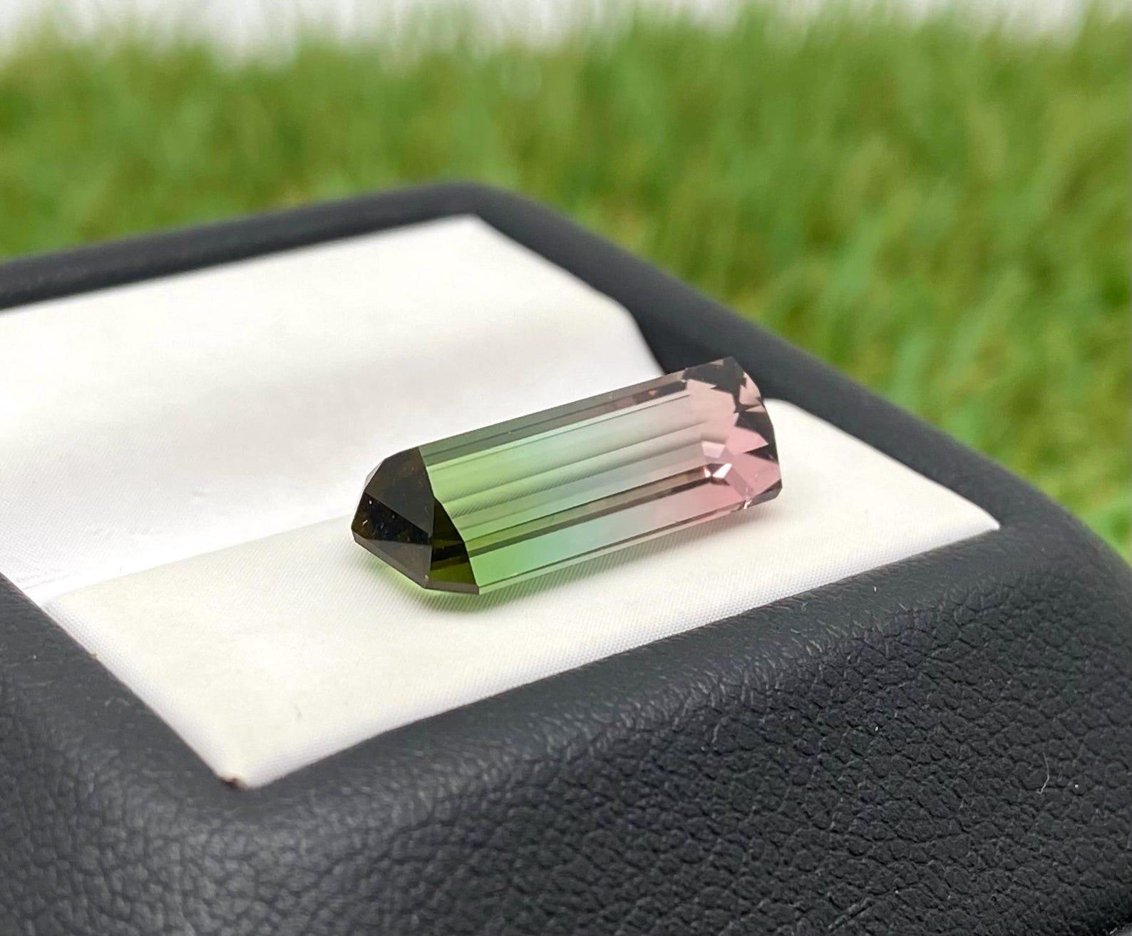 Pierre précieuse tourmaline naturelle de 5,69 carats, taille octogonale, Afghanistan, certificat Unisexe en vente
