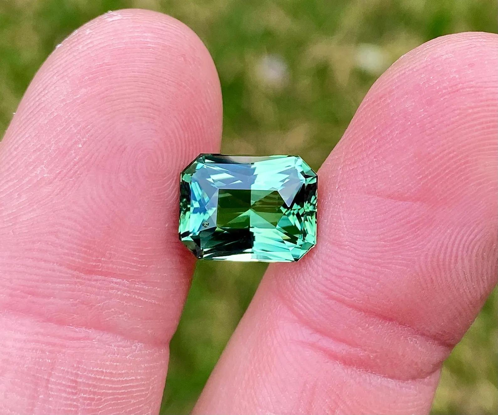 Pierre précieuse tourmaline naturelle de 6,43 carats Taille octogonale, 12,17 x 9,43 x6,96 mm, Nigeria en vente 6