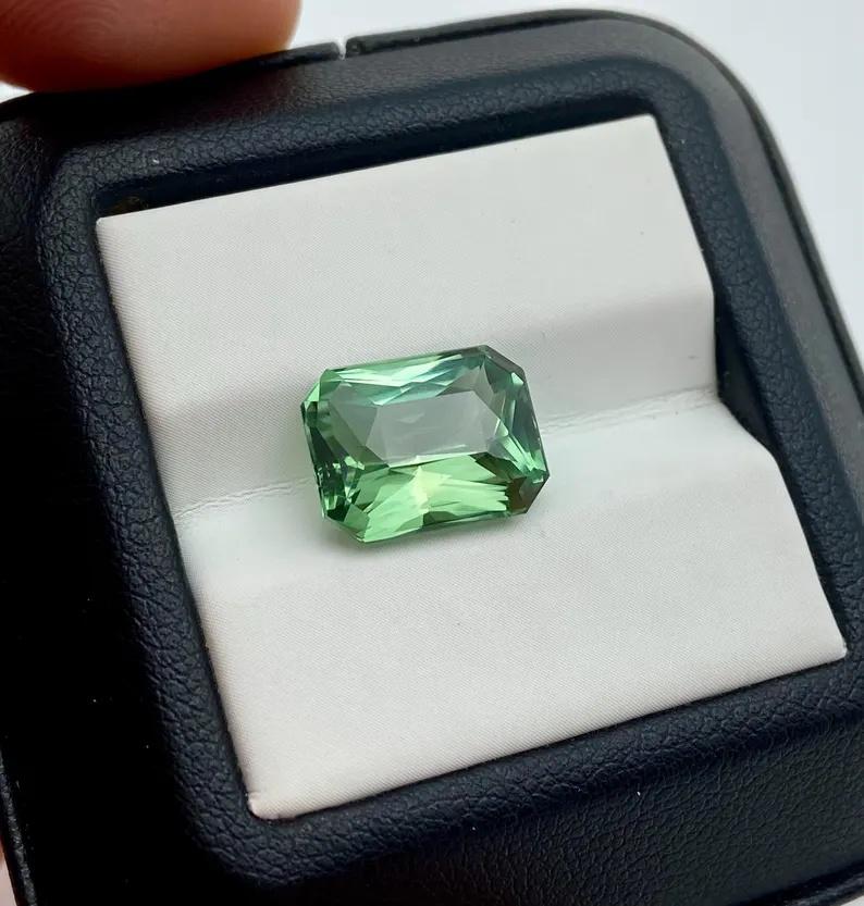 Pierre précieuse tourmaline naturelle de 6,43 carats Taille octogonale, 12,17 x 9,43 x6,96 mm, Nigeria Neuf - En vente à Daugavpils, LV