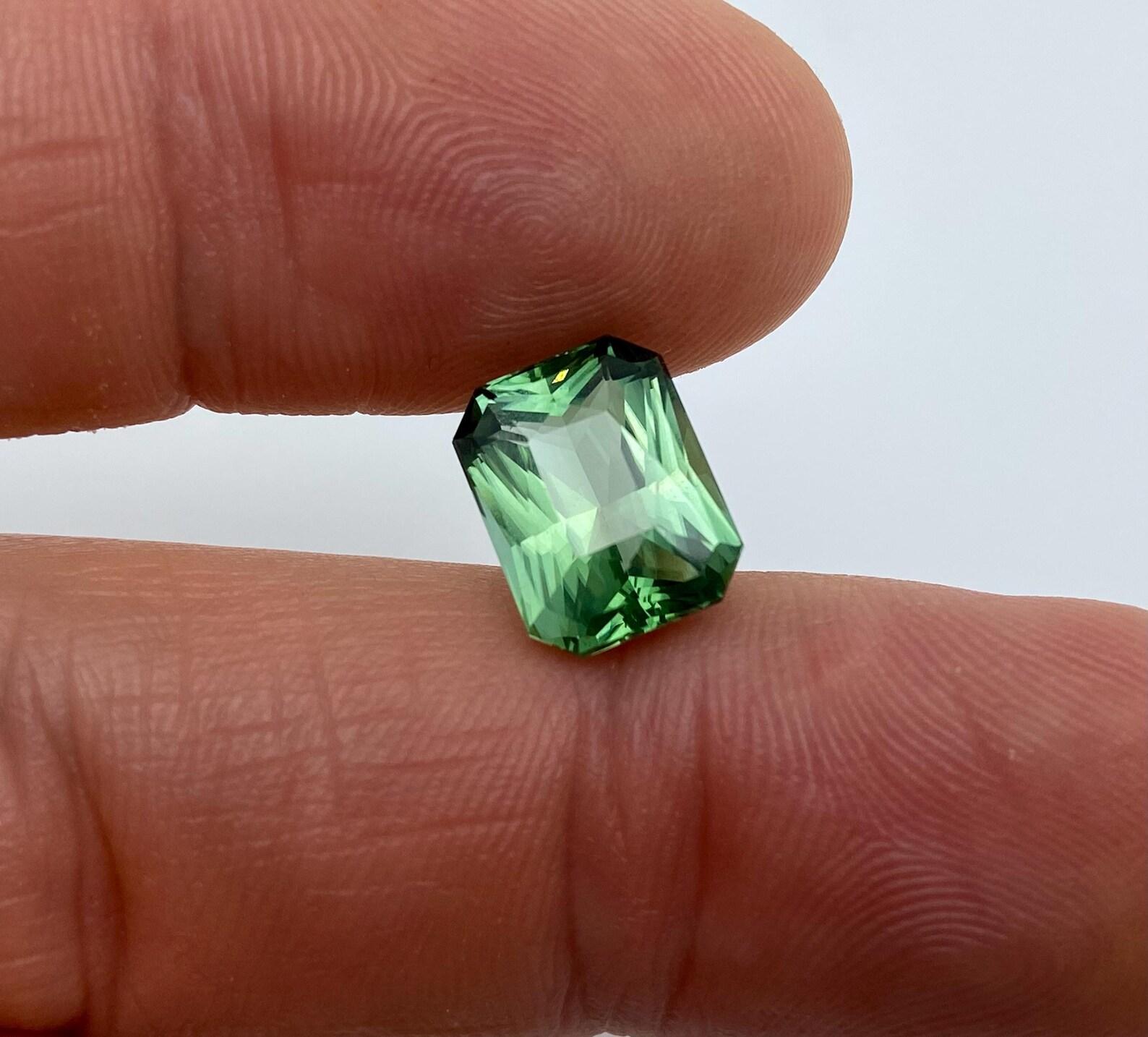 Pierre précieuse tourmaline naturelle de 6,43 carats Taille octogonale, 12,17 x 9,43 x6,96 mm, Nigeria en vente 3