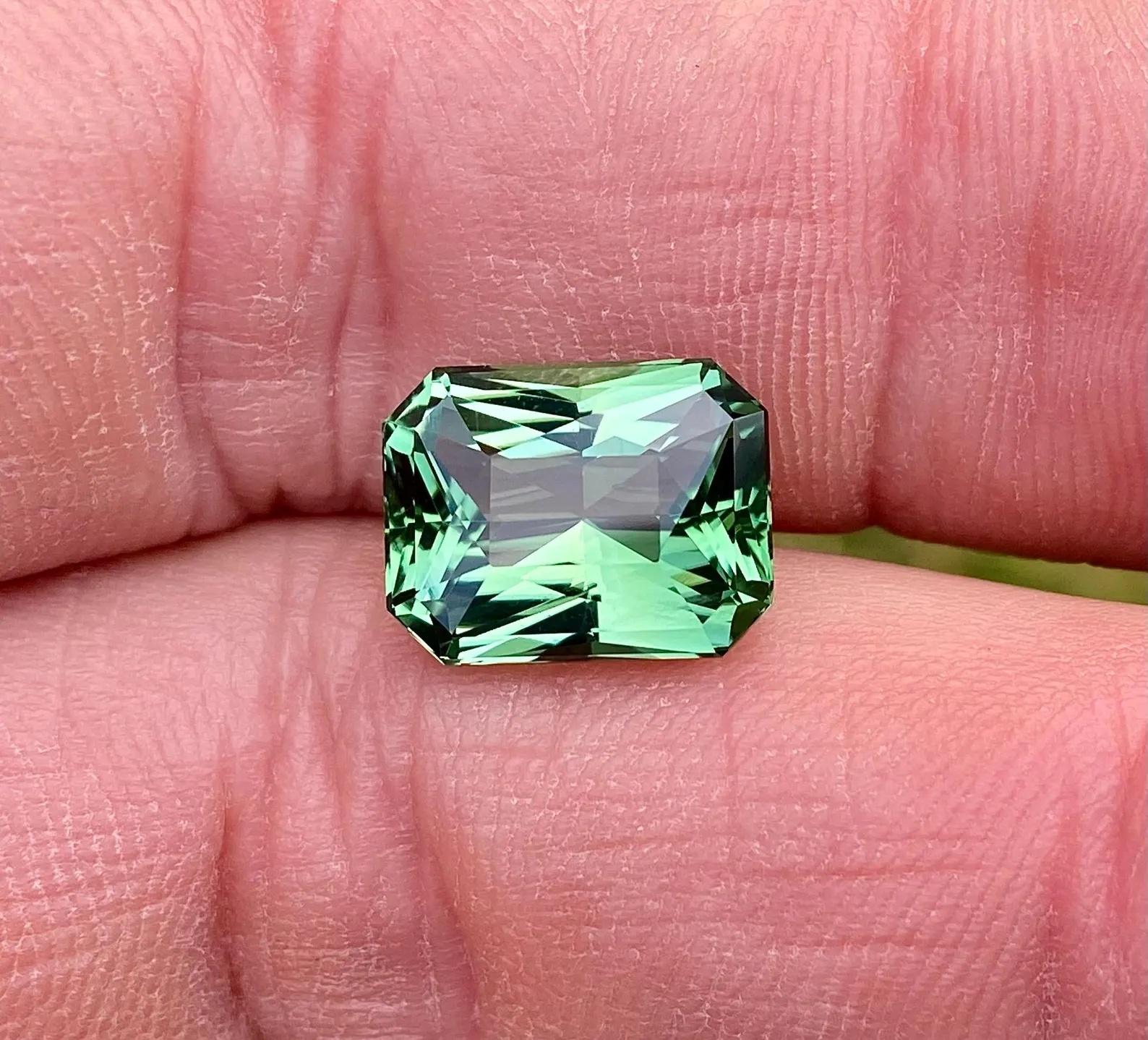 Pierre précieuse tourmaline naturelle de 6,43 carats Taille octogonale, 12,17 x 9,43 x6,96 mm, Nigeria en vente 3