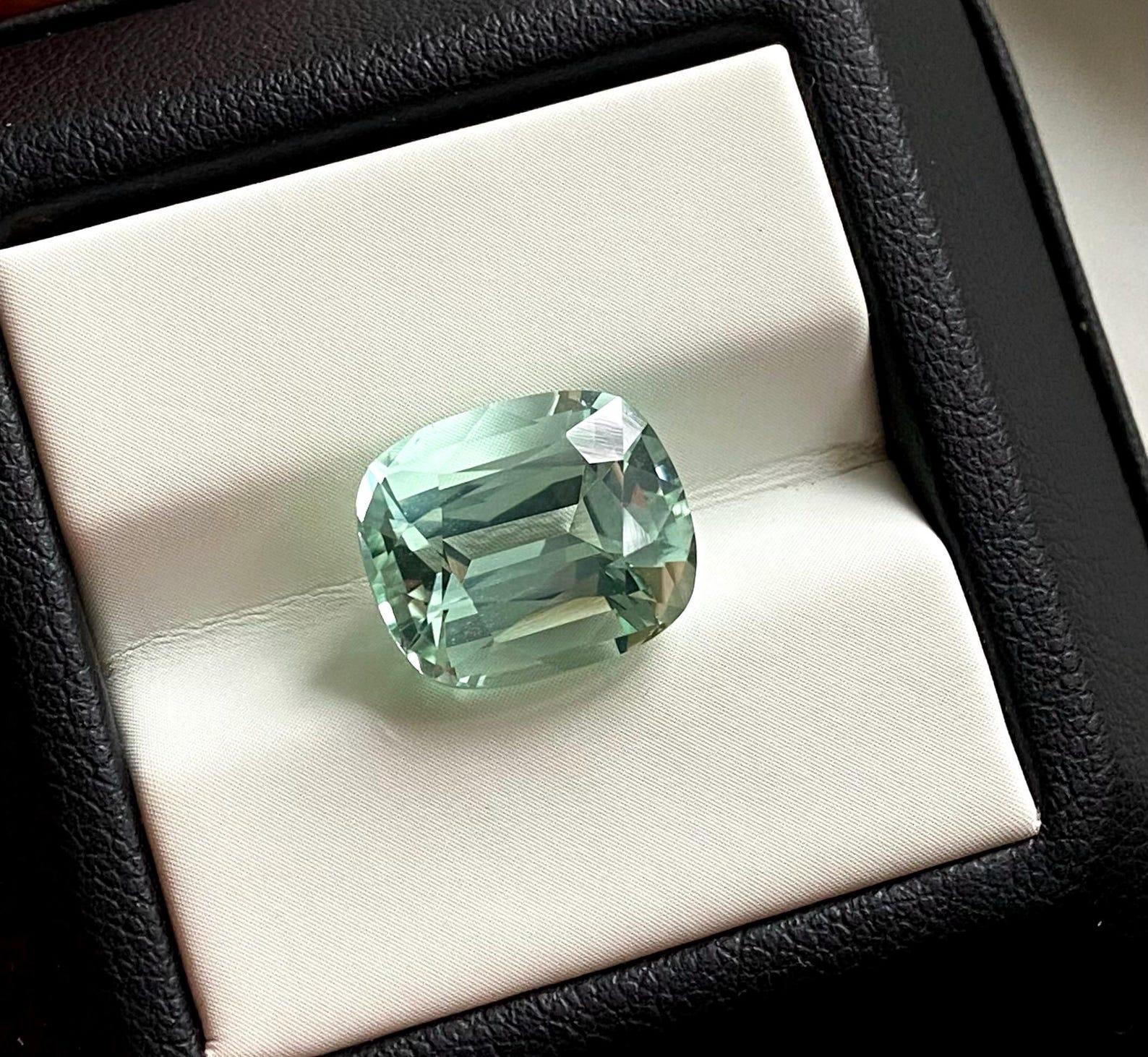 Tourmaline Naturelle de haute qualité, couleur rare vert-bleu 7.32 ct. pierre précieuse, taille coussin, Origine Afghanistan

Certificat GFCO
Couleur de la pierre : Vert bleuté
Type de pierre précieuse : Tourmaline
Taille de la pierre :