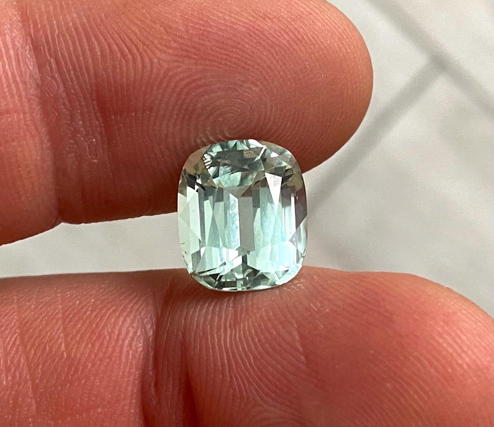 Taille coussin Tourmaline naturelle de haute qualité, couleur rare bleu-vert 7.32 carats en vente