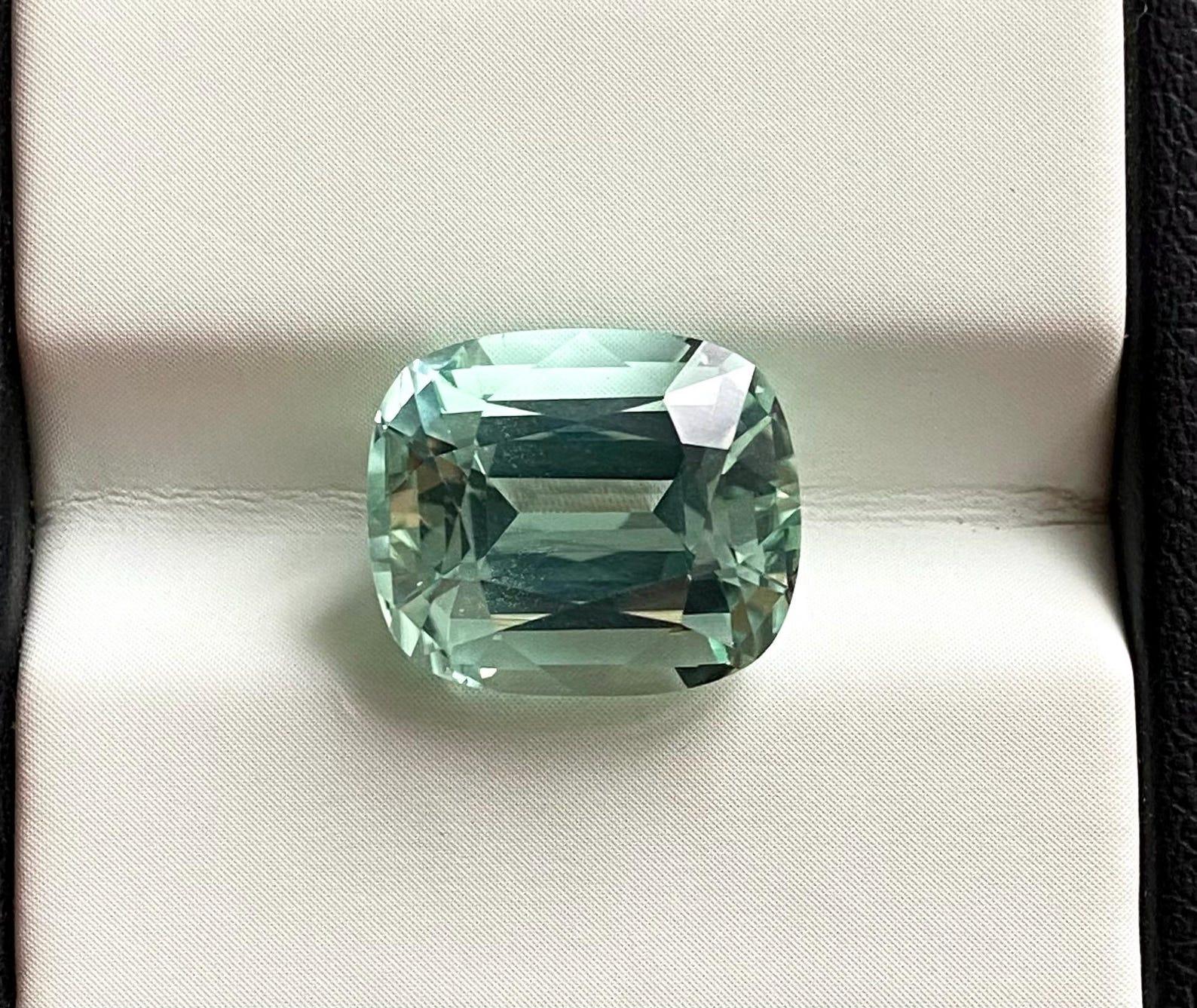 Tourmaline naturelle de haute qualité, couleur rare bleu-vert 7.32 carats Unisexe en vente