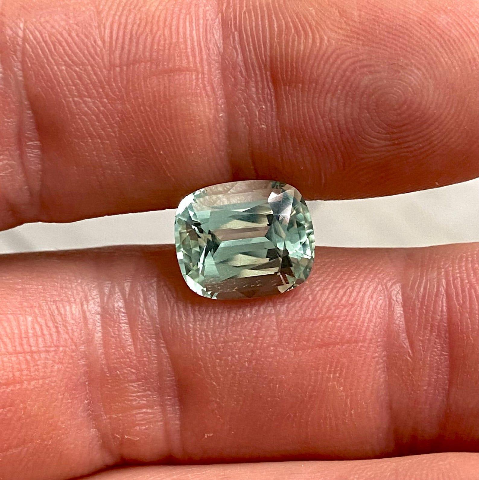 Tourmaline naturelle de haute qualité, couleur rare bleu-vert 7.32 carats en vente 1