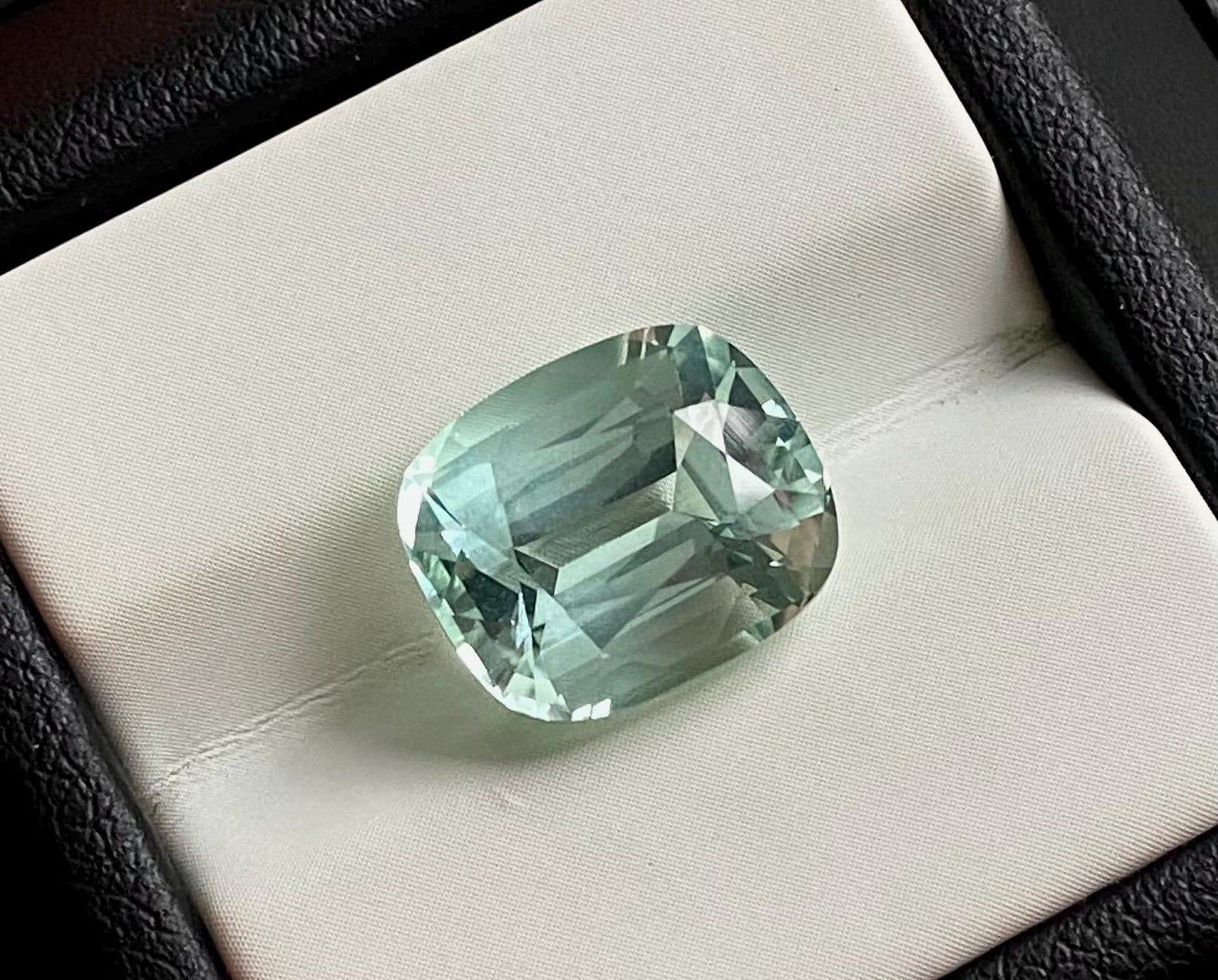 Tourmaline naturelle de haute qualité, couleur rare bleu-vert 7.32 carats en vente 3