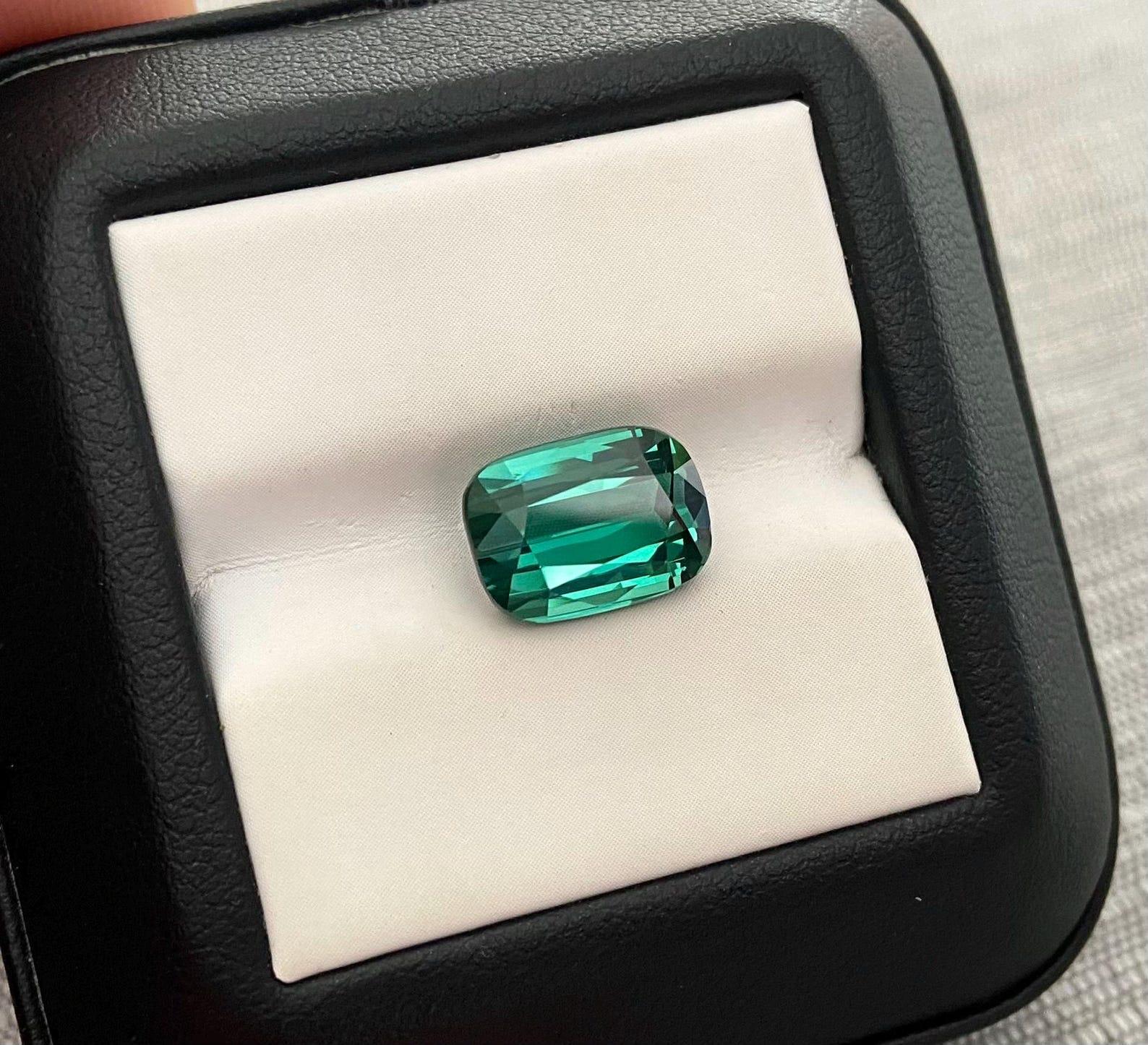 Gemma sfusa di tormalina naturale Lagoon 4,60 Ct. Taglio a cuscino, Afghanistan in vendita 1