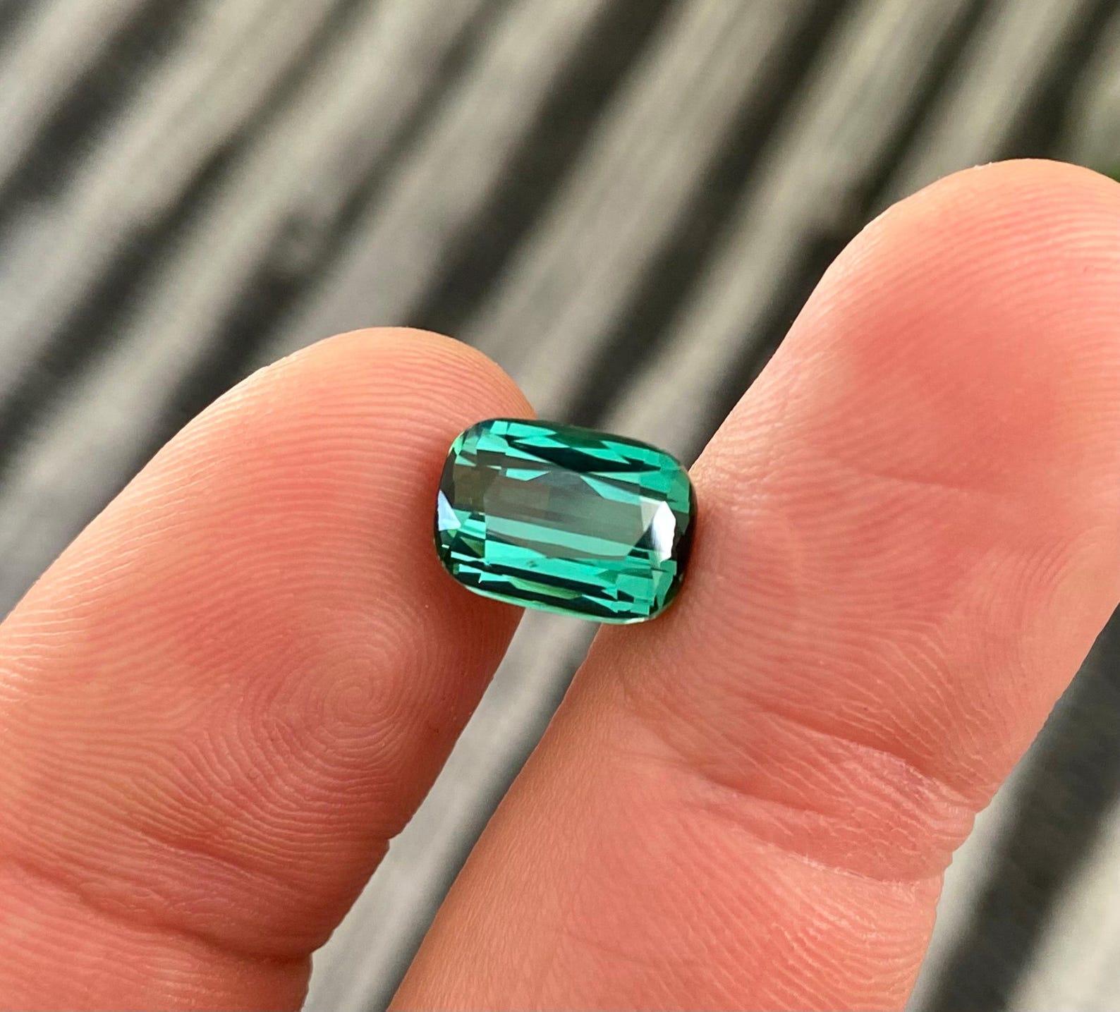 Gemma sfusa di tormalina naturale Lagoon 4,60 Ct. Taglio a cuscino, Afghanistan in vendita 2
