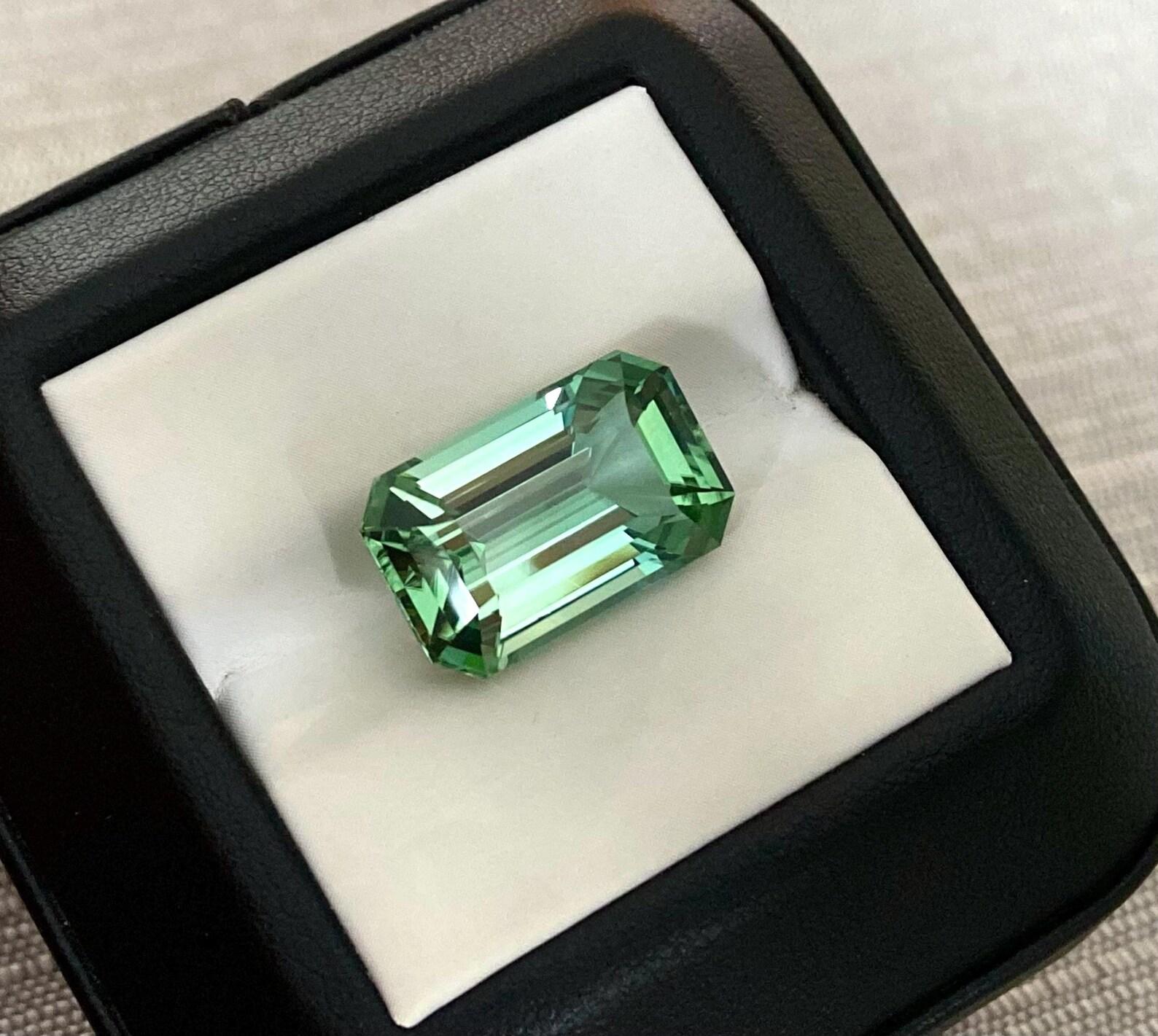 Tourmaline naturelle non sertie de 11,71 carats Taille octogonale, certificat vert menthe en vente 4