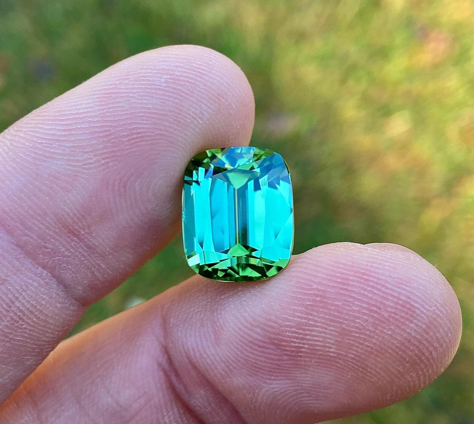 Tourmaline naturelle non sertie 12,24 carats, taille coussin Afghanistan, certificat en vente 5