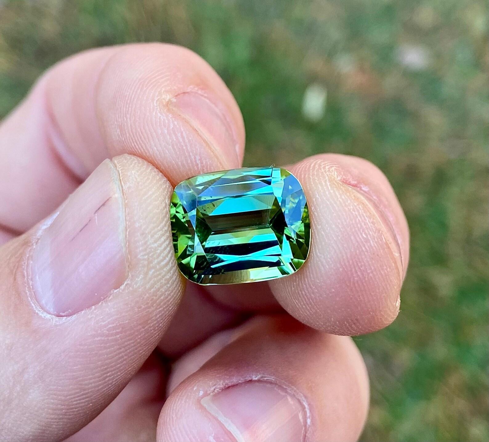 Tourmaline naturelle non sertie 12,24 carats, taille coussin Afghanistan, certificat en vente 2