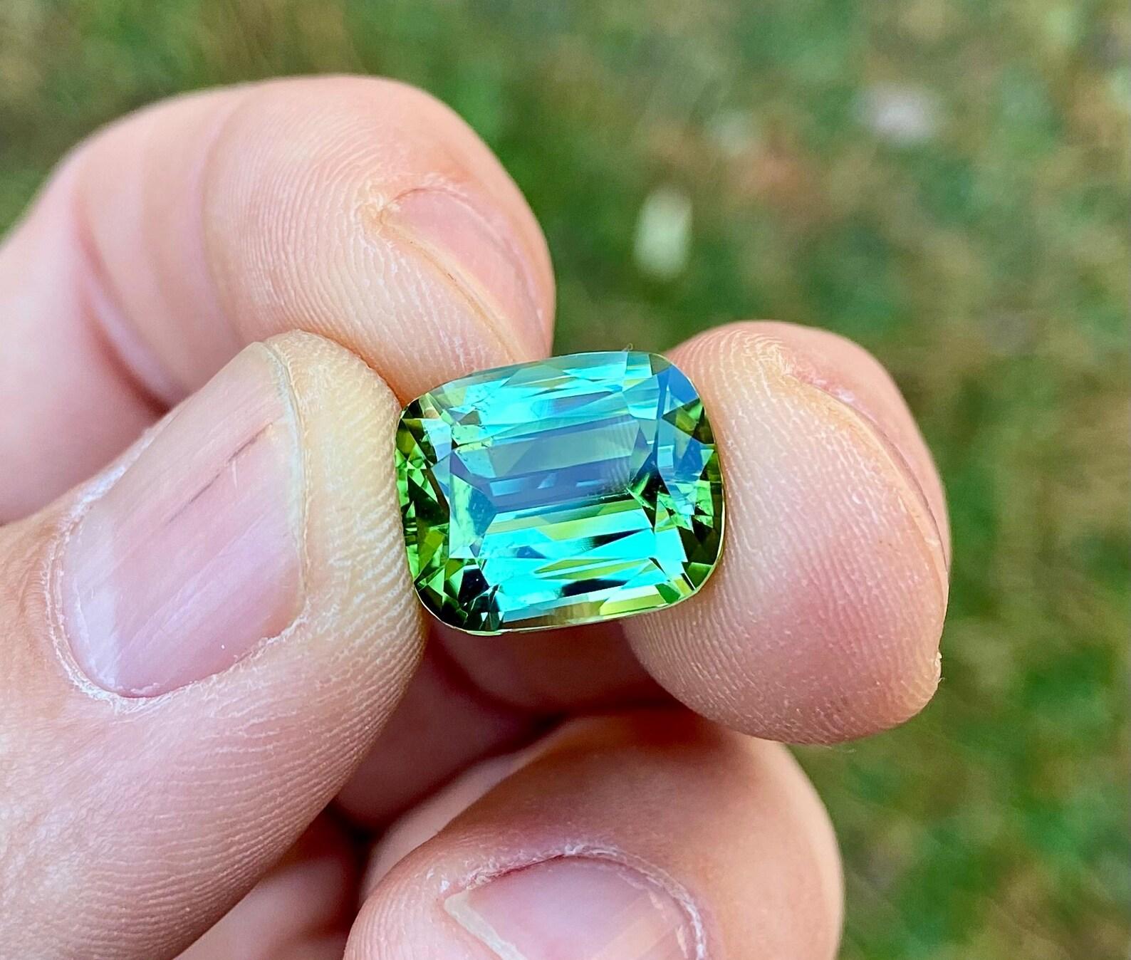 Tourmaline naturelle non sertie 12,24 carats, taille coussin Afghanistan, certificat en vente 4