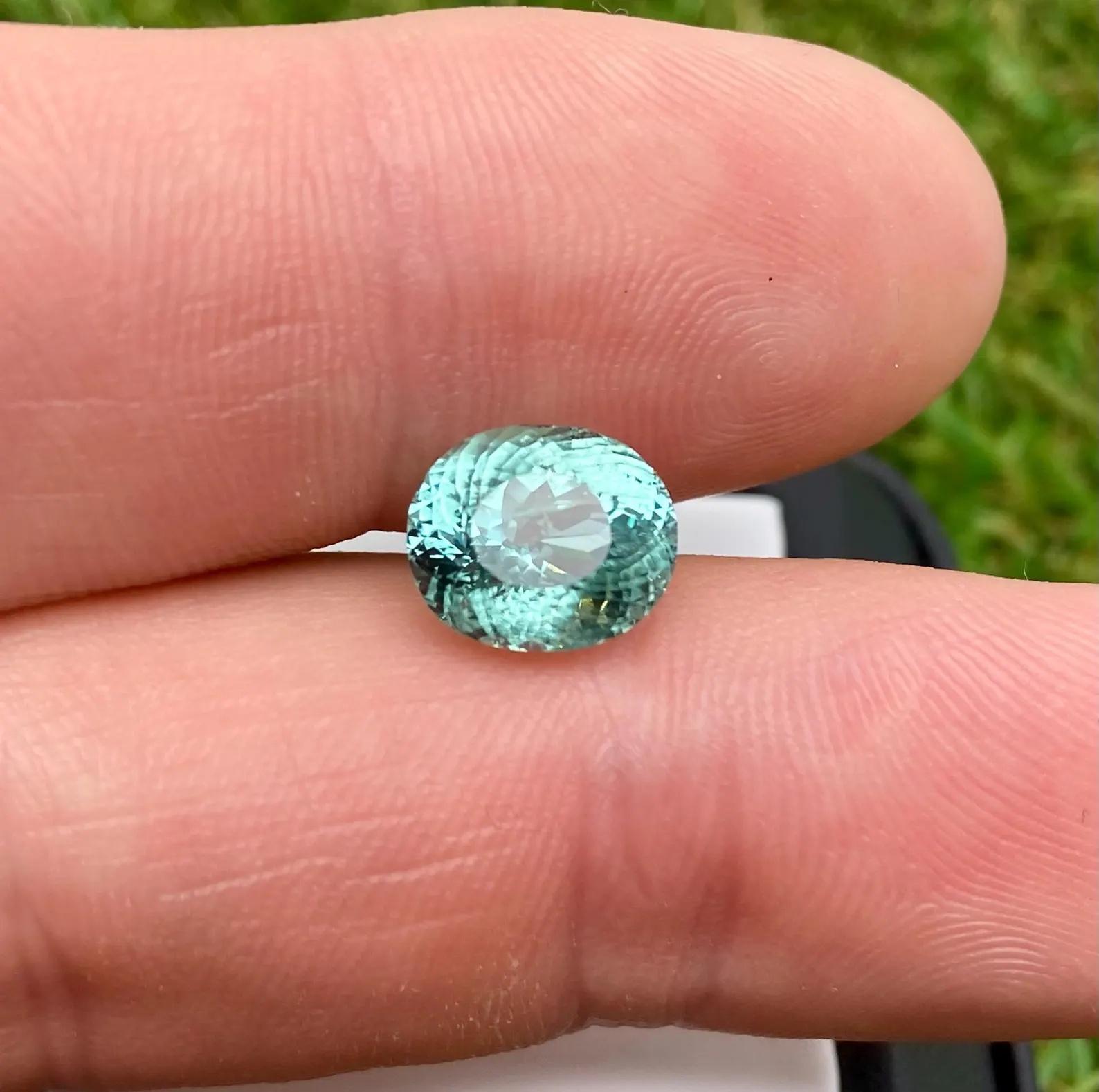 Taille ovale Tourmaline Naturelle Pierre en vrac 4.19 ct, Ovale, Certificat, Origine Nigeria en vente