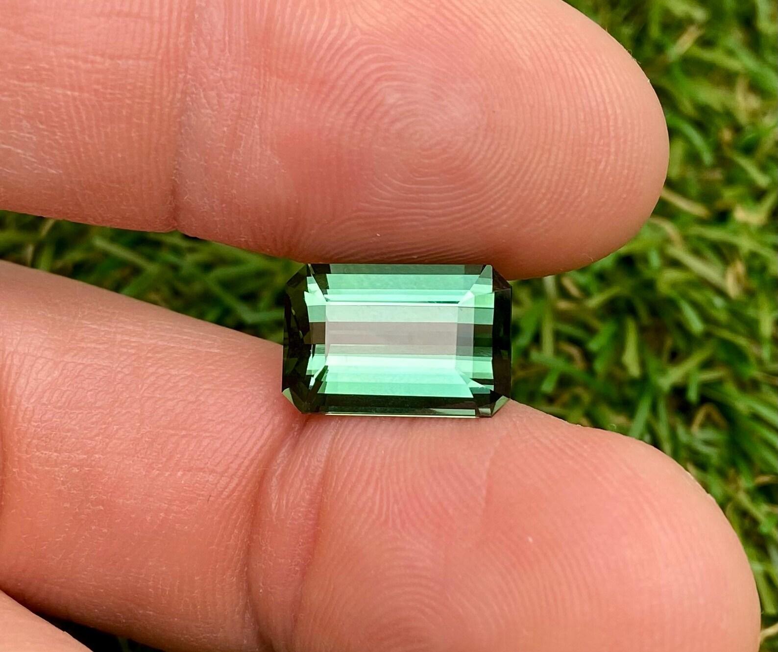 Women's or Men's Natural Tourmaline Loose Gemstone 6.85 ct. Octagon cut, Nigeria, Certificate For Sale