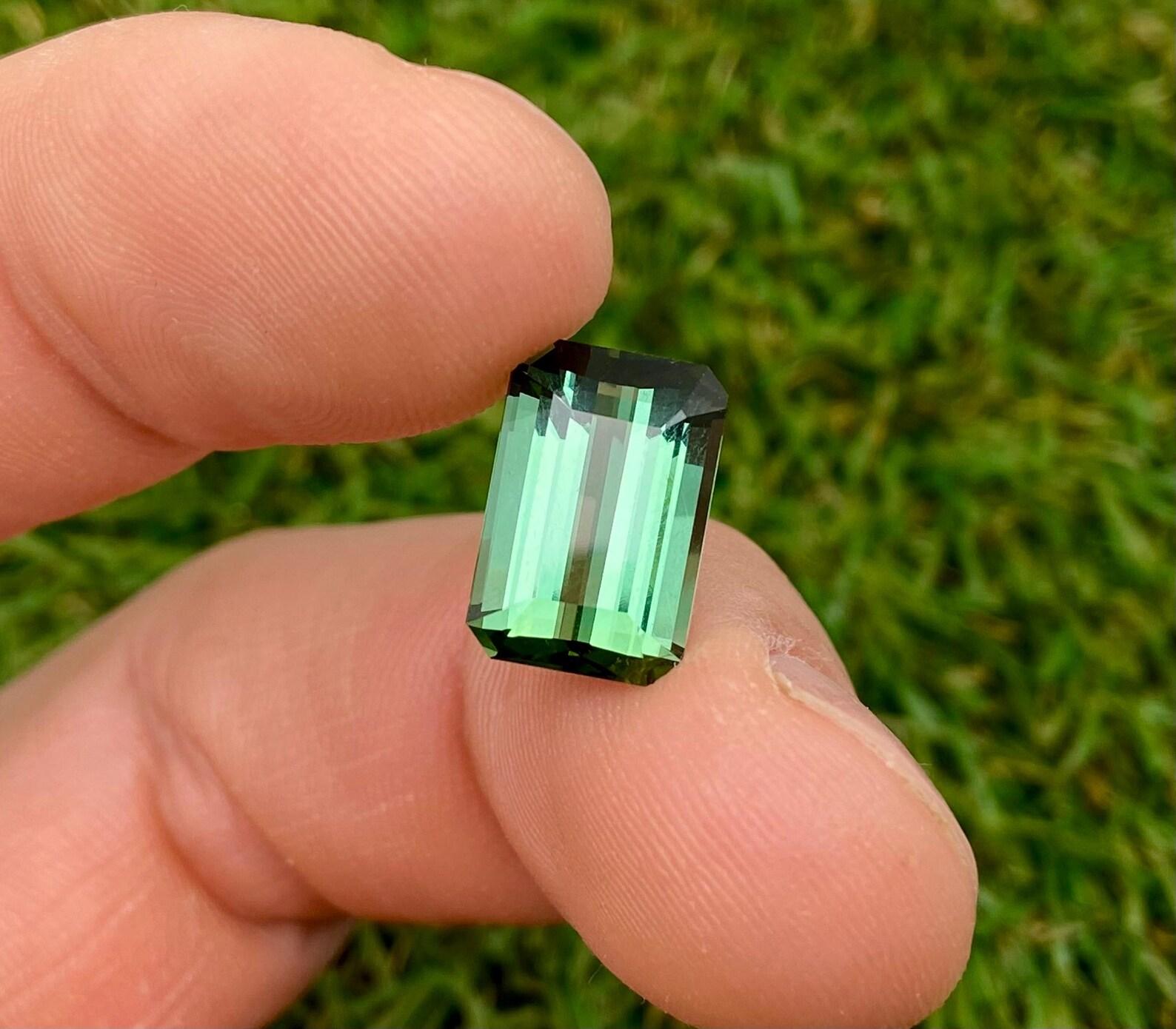Natural Tourmaline Loose Gemstone 6.85 ct. Octagon cut, Nigeria, Certificate For Sale 1