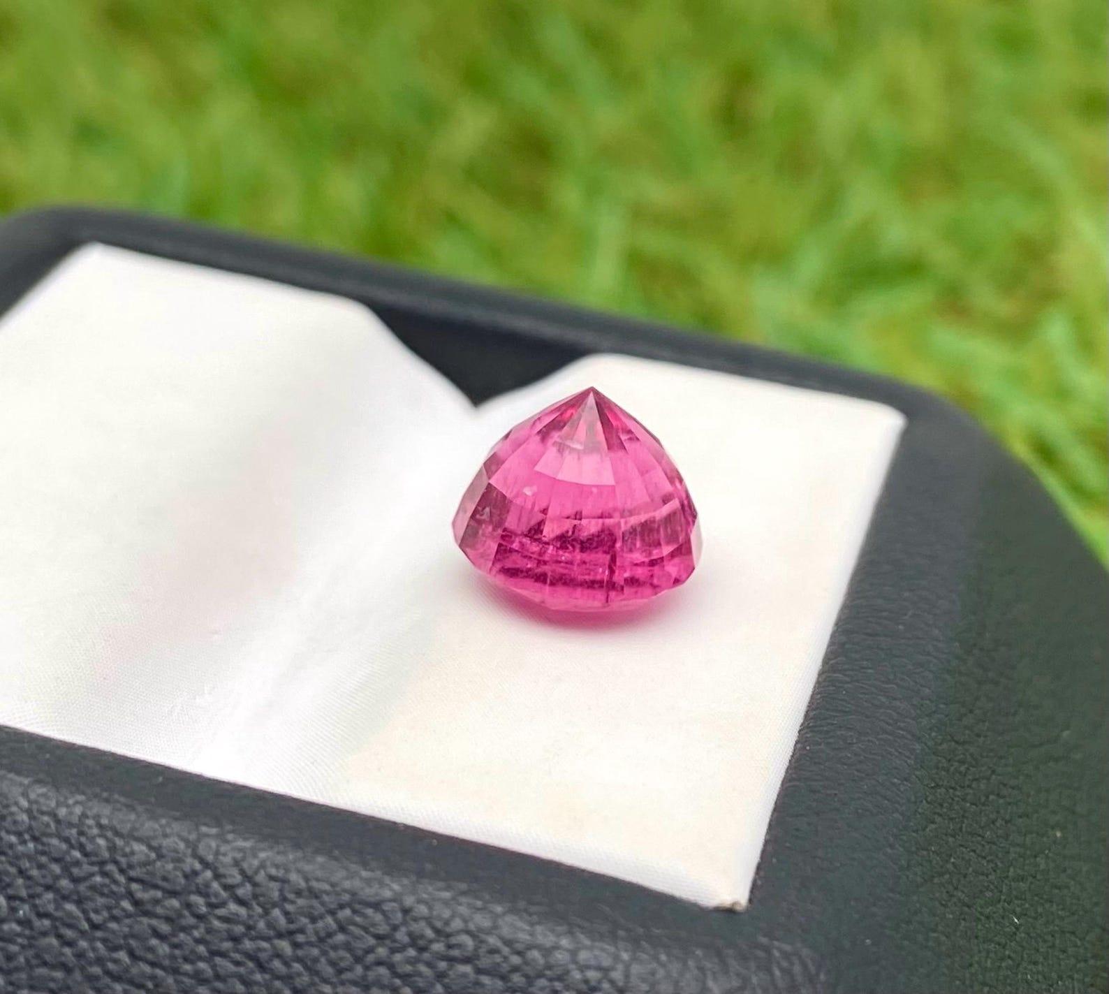 Brilliant Cut Natural Tourmaline rubellite loose gemstone 3.19 ct., VIVID Pink , Certificate ! For Sale