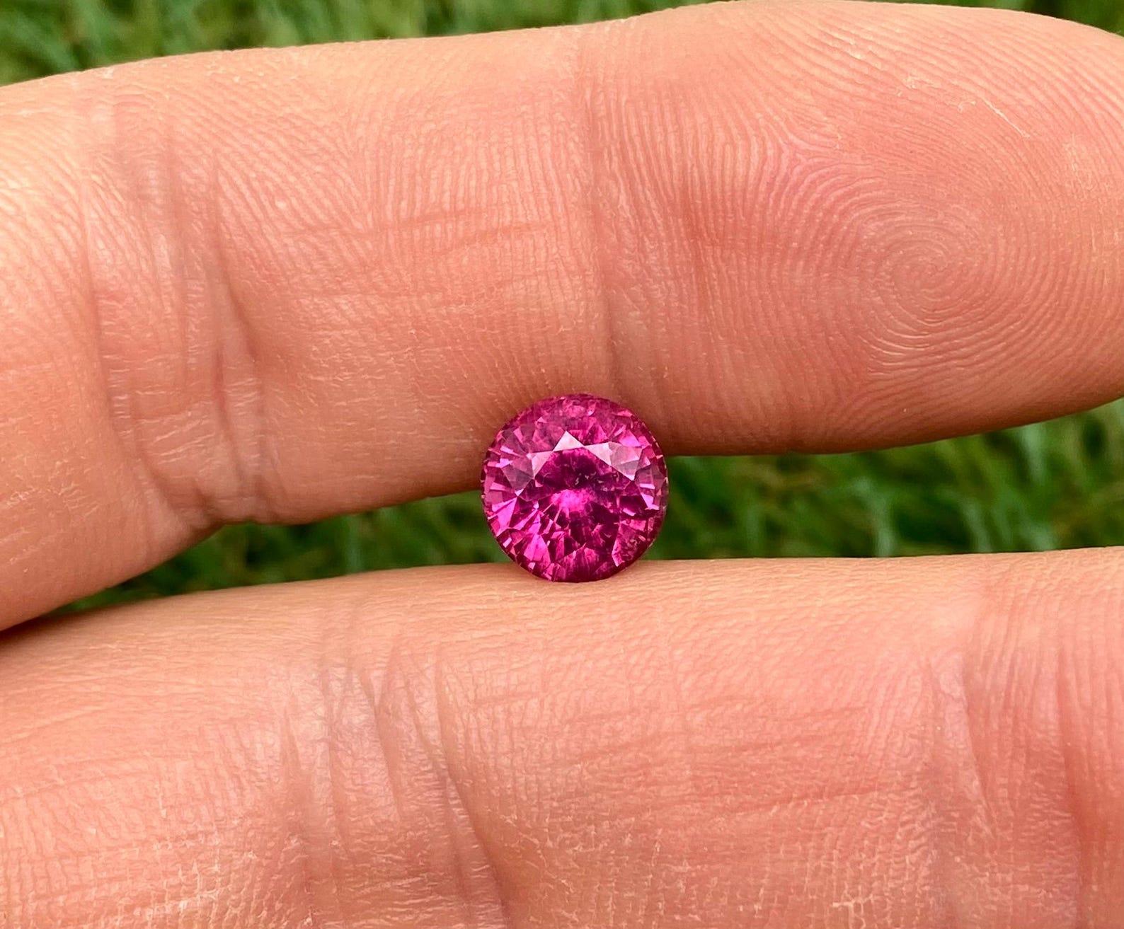 Natural Tourmaline rubellite loose gemstone 3.19 ct., VIVID Pink , Certificate ! In New Condition For Sale In Daugavpils, LV