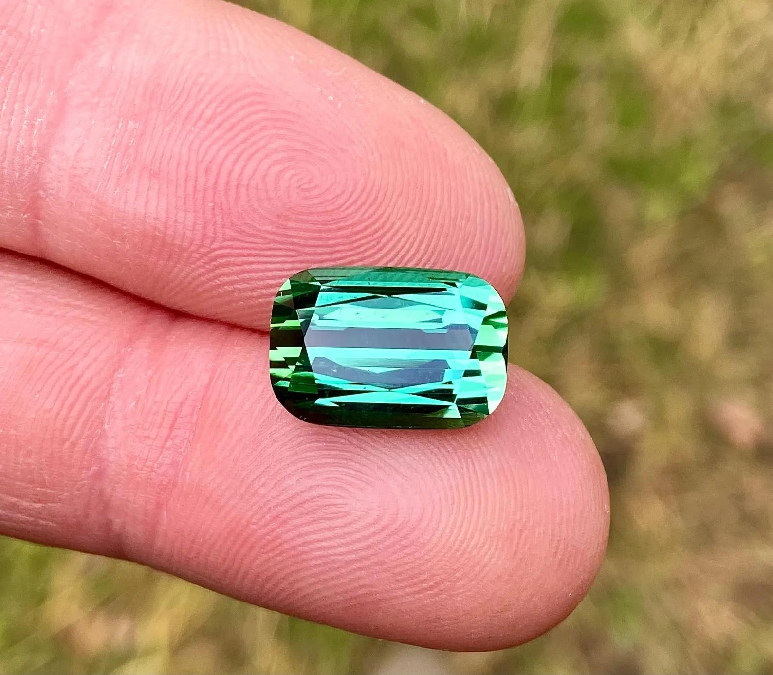 Tourmaline naturelle Vivid Bluish-Green 9,34 ct. pierre précieuse, taille coussin, Afghanista Unisexe en vente