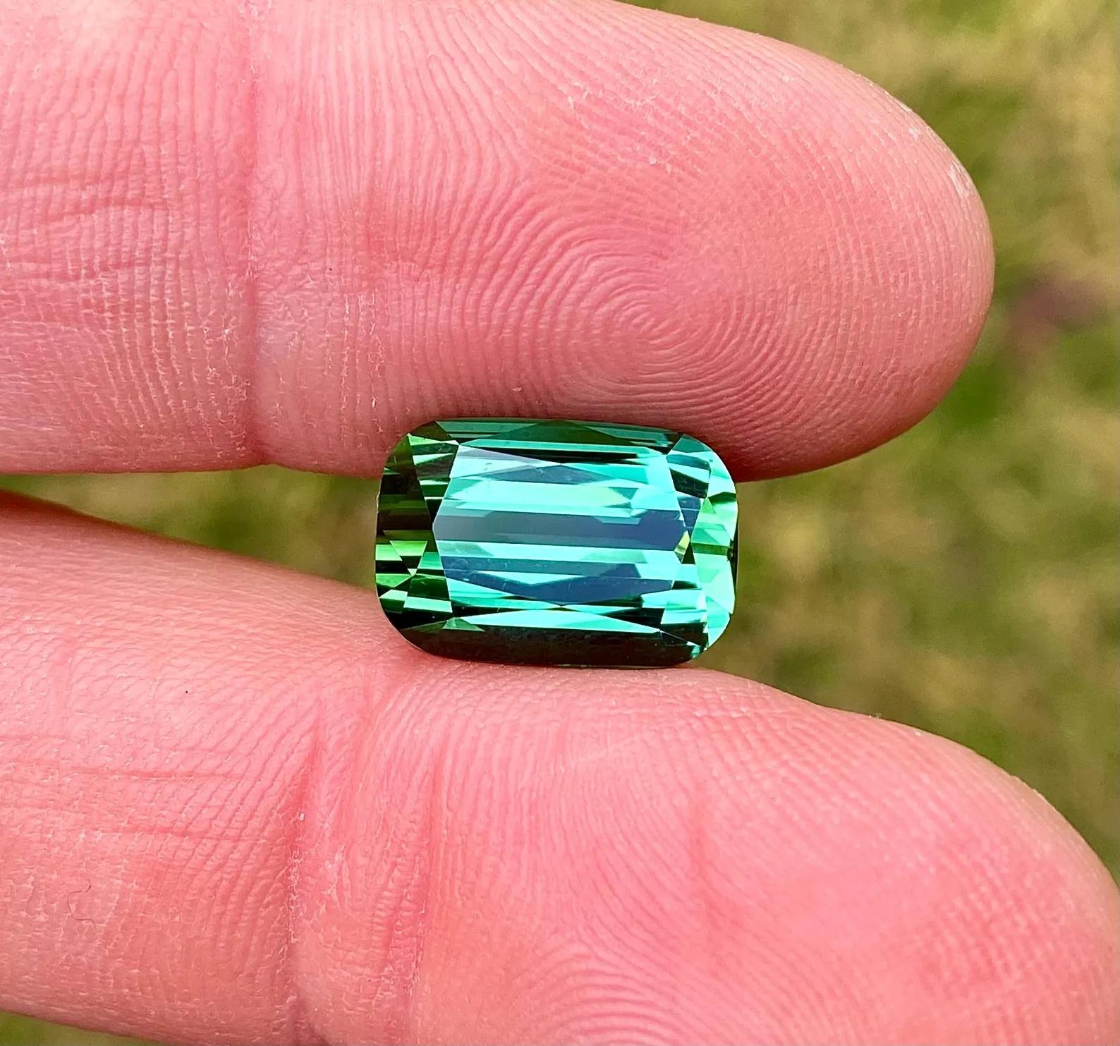 Tourmaline naturelle Vivid Bluish-Green 9,34 ct. pierre précieuse, taille coussin, Afghanista en vente 1