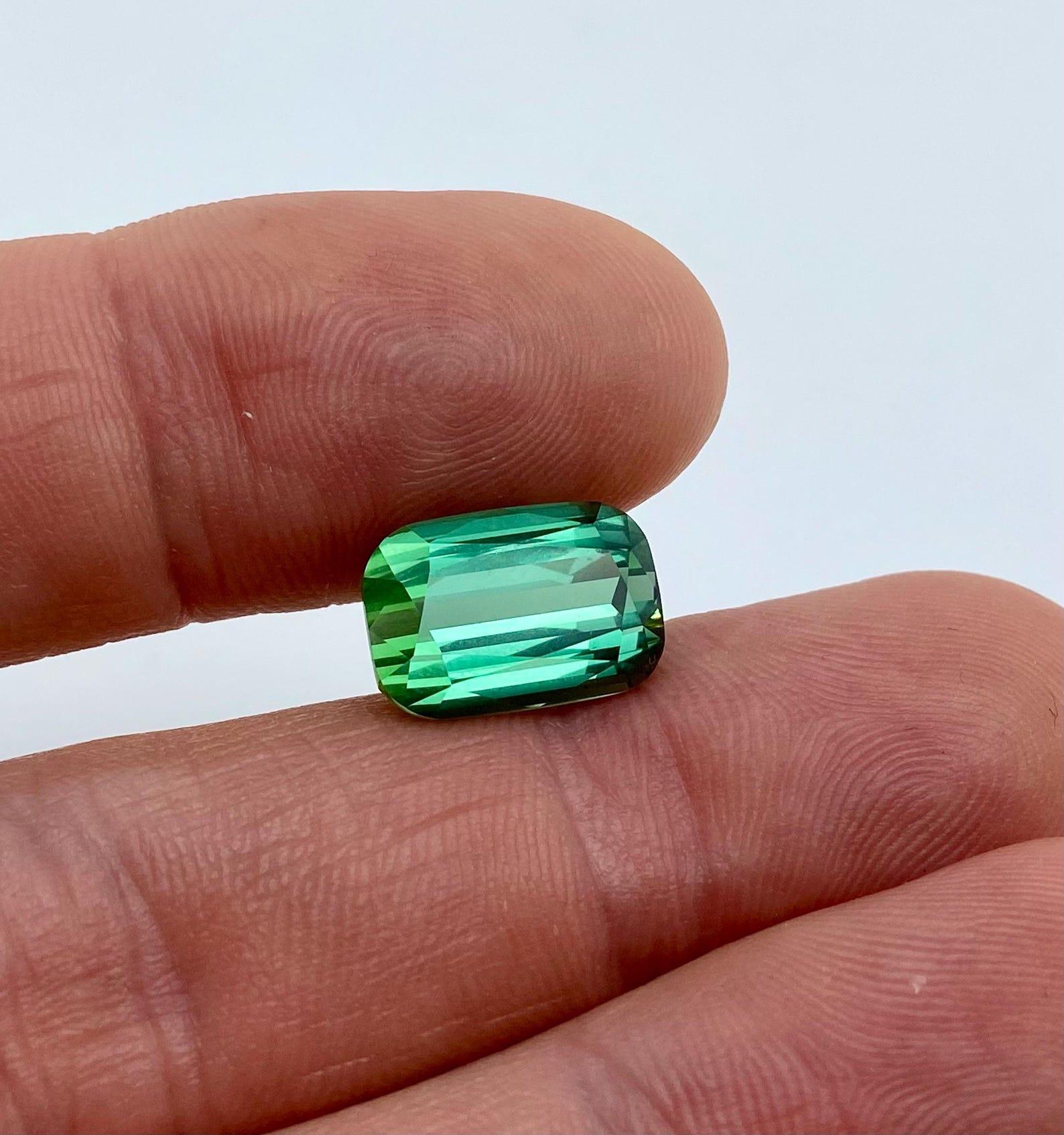 Turmalina natural verde azulado vivo 9,34 ct. gema, talla cojín, afganista en venta 2