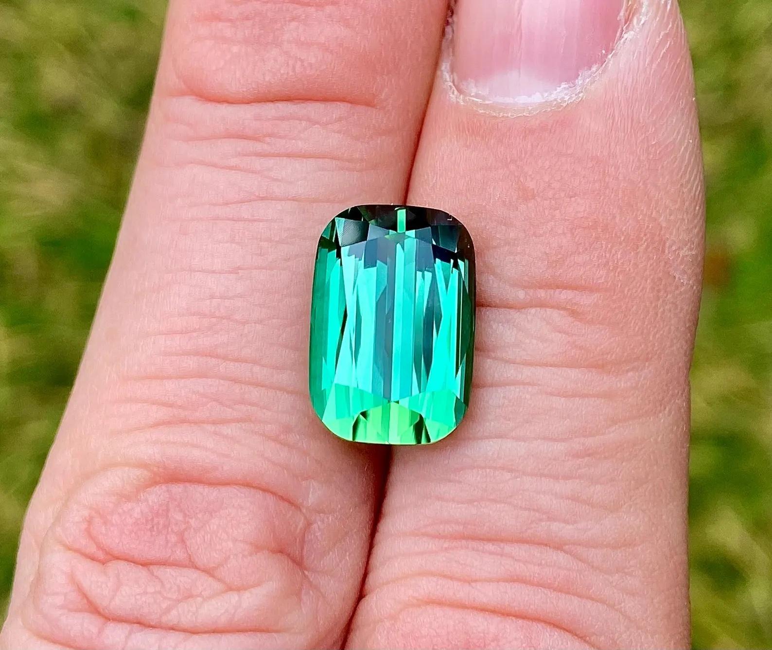 Tourmaline naturelle Vivid Bluish-Green 9,34 ct. pierre précieuse, taille coussin, Afghanista en vente 2