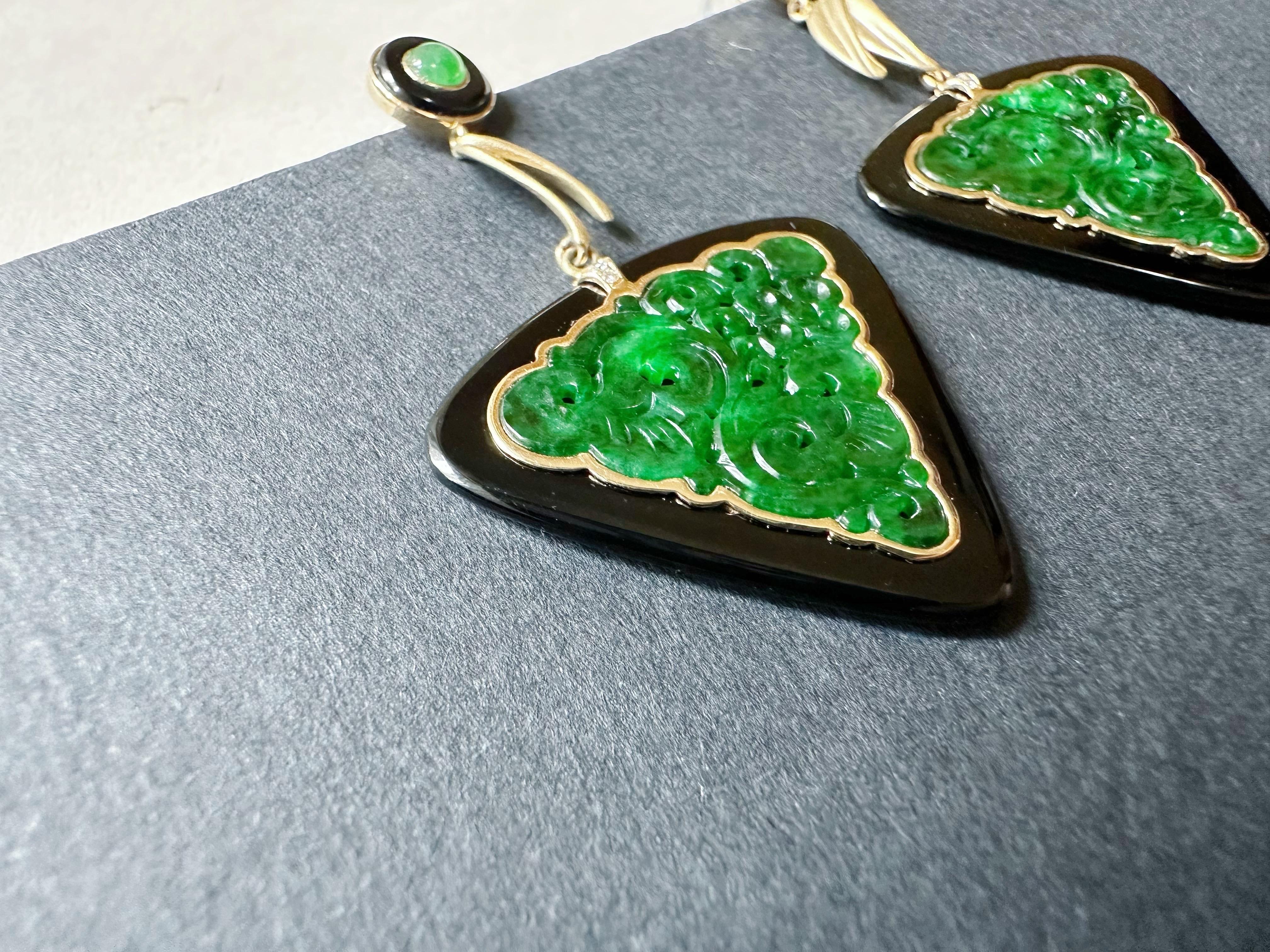 Boucles d'oreilles sculptées en jade triangulaire naturel en agate noire, or 18 carats et diamants en vente 5