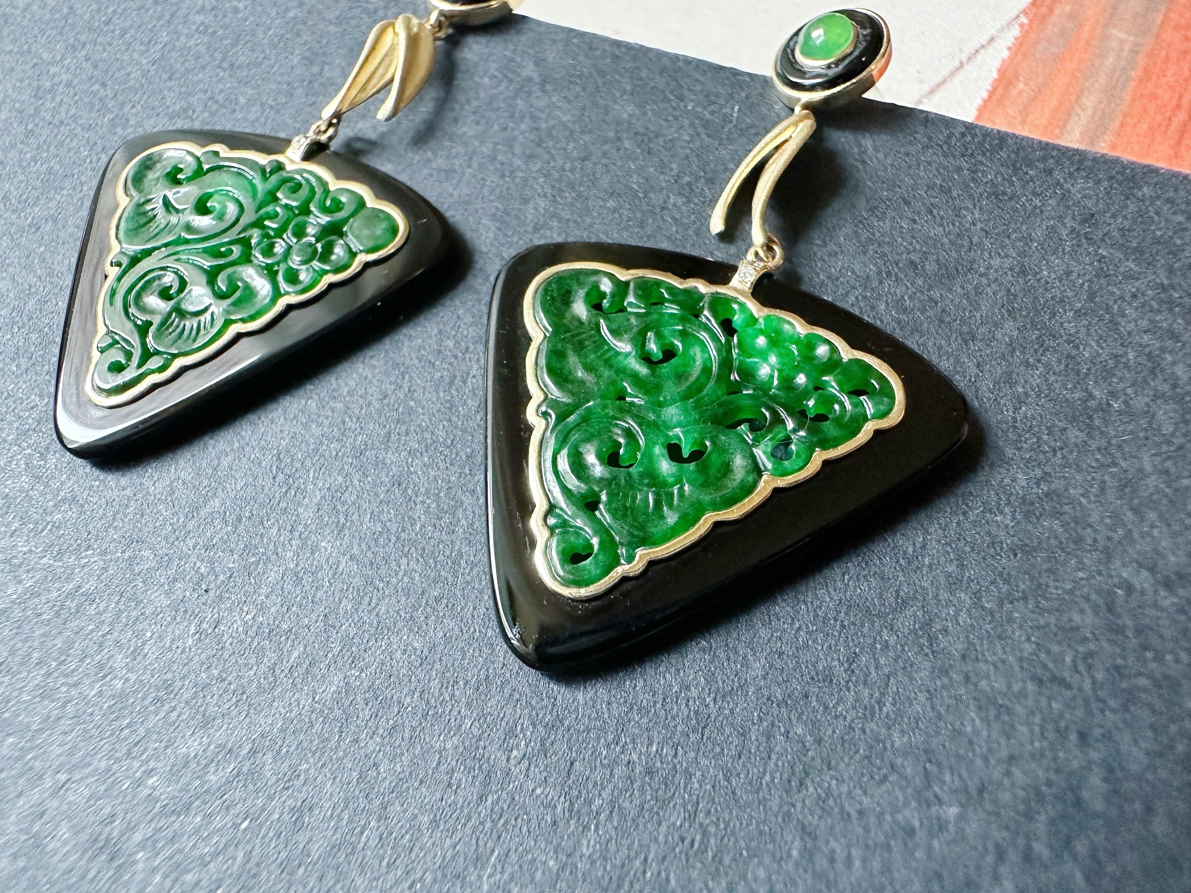 Boucles d'oreilles sculptées en jade triangulaire naturel en agate noire, or 18 carats et diamants en vente 6