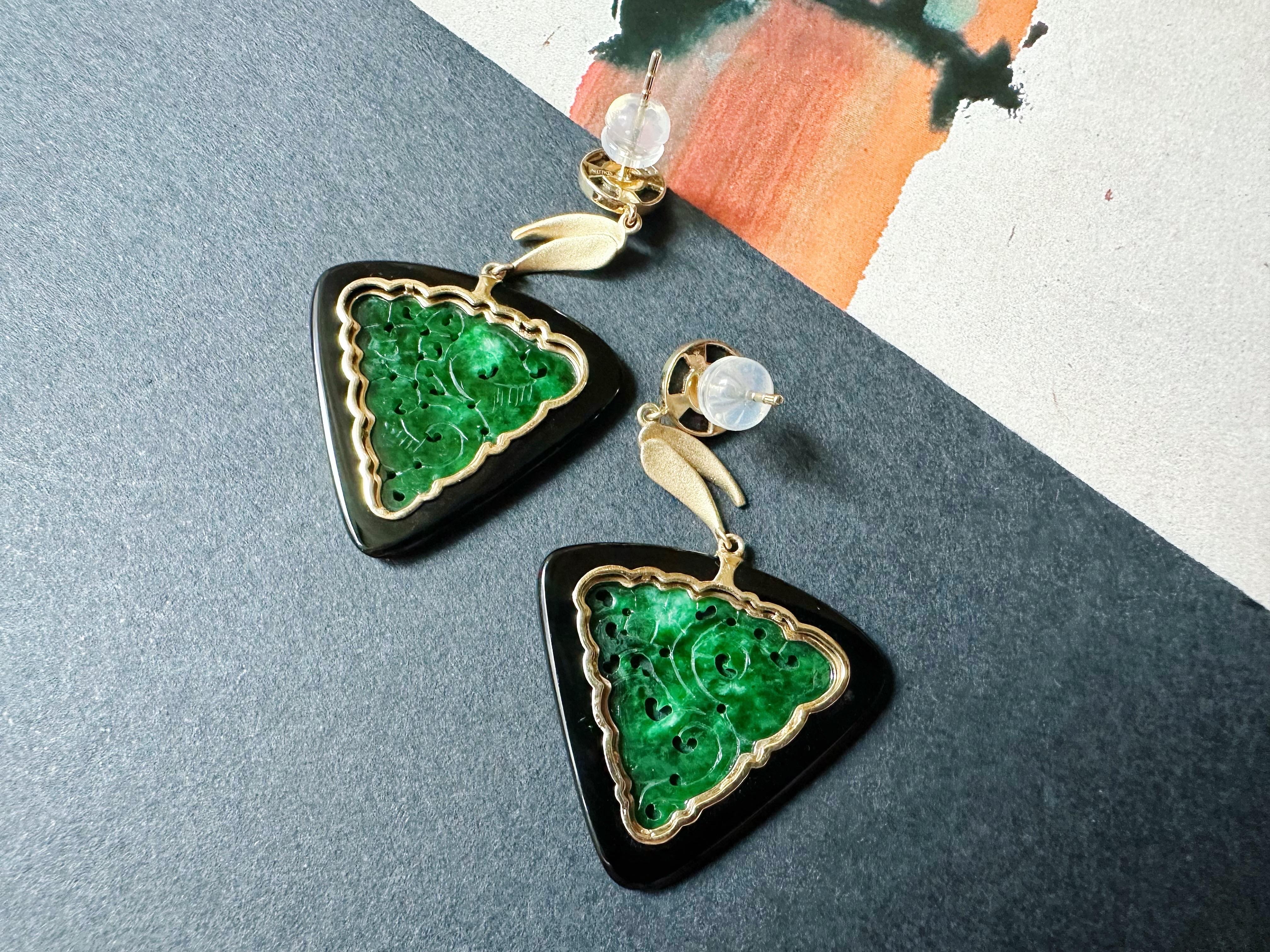 Boucles d'oreilles sculptées en jade triangulaire naturel en agate noire, or 18 carats et diamants en vente 8