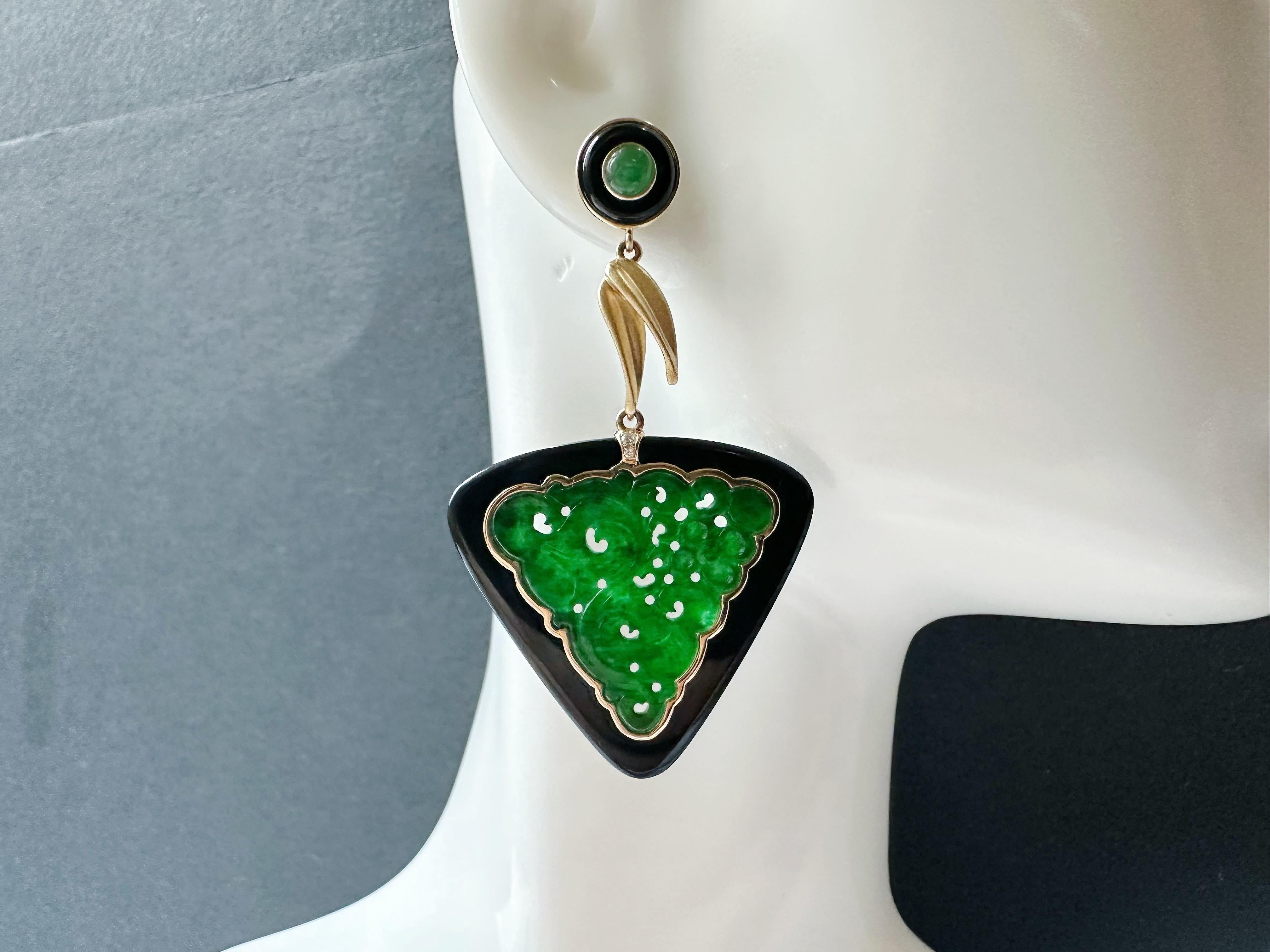 Boucles d'oreilles sculptées en jade triangulaire naturel en agate noire, or 18 carats et diamants en vente 13