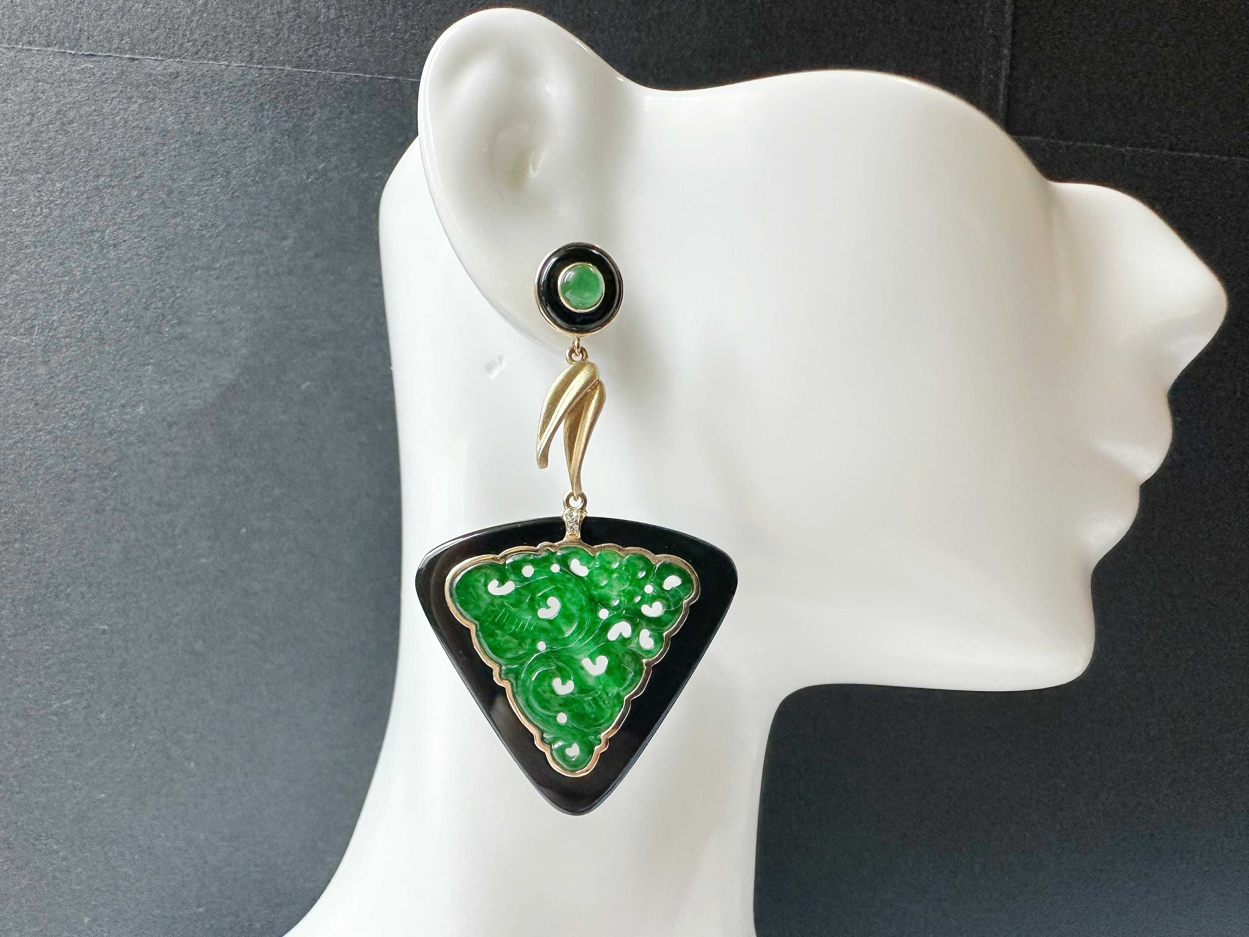 Boucles d'oreilles sculptées en jade triangulaire naturel en agate noire, or 18 carats et diamants en vente 14
