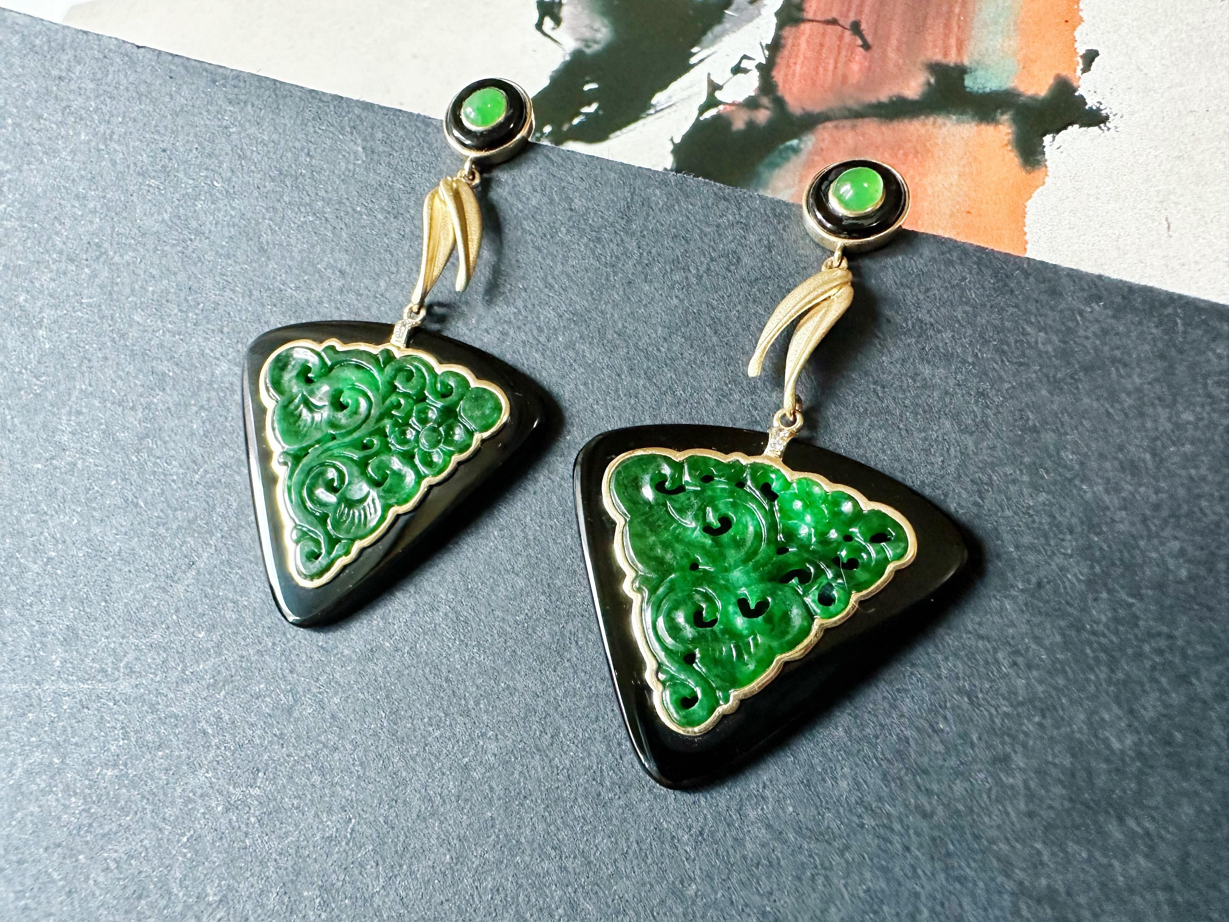 Boucles d'oreilles sculptées en jade triangulaire naturel en agate noire, or 18 carats et diamants en vente 2
