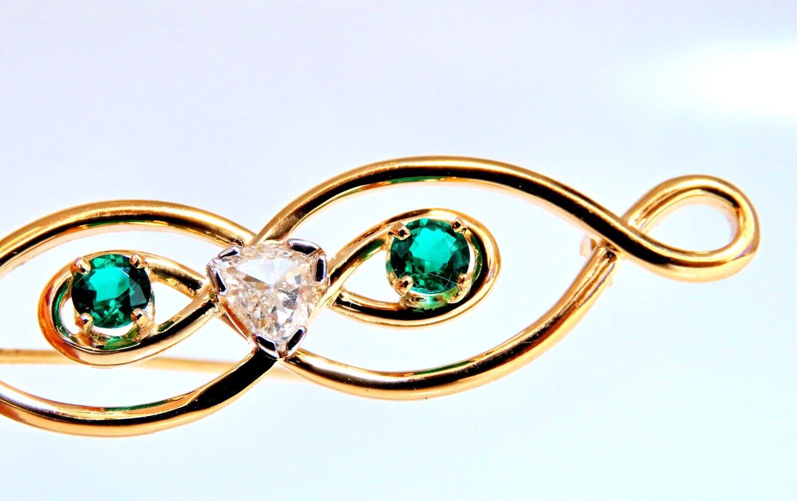 Natural Trilliant Diamond Emerald Infinity Pin 14kt In New Condition For Sale In New York, NY