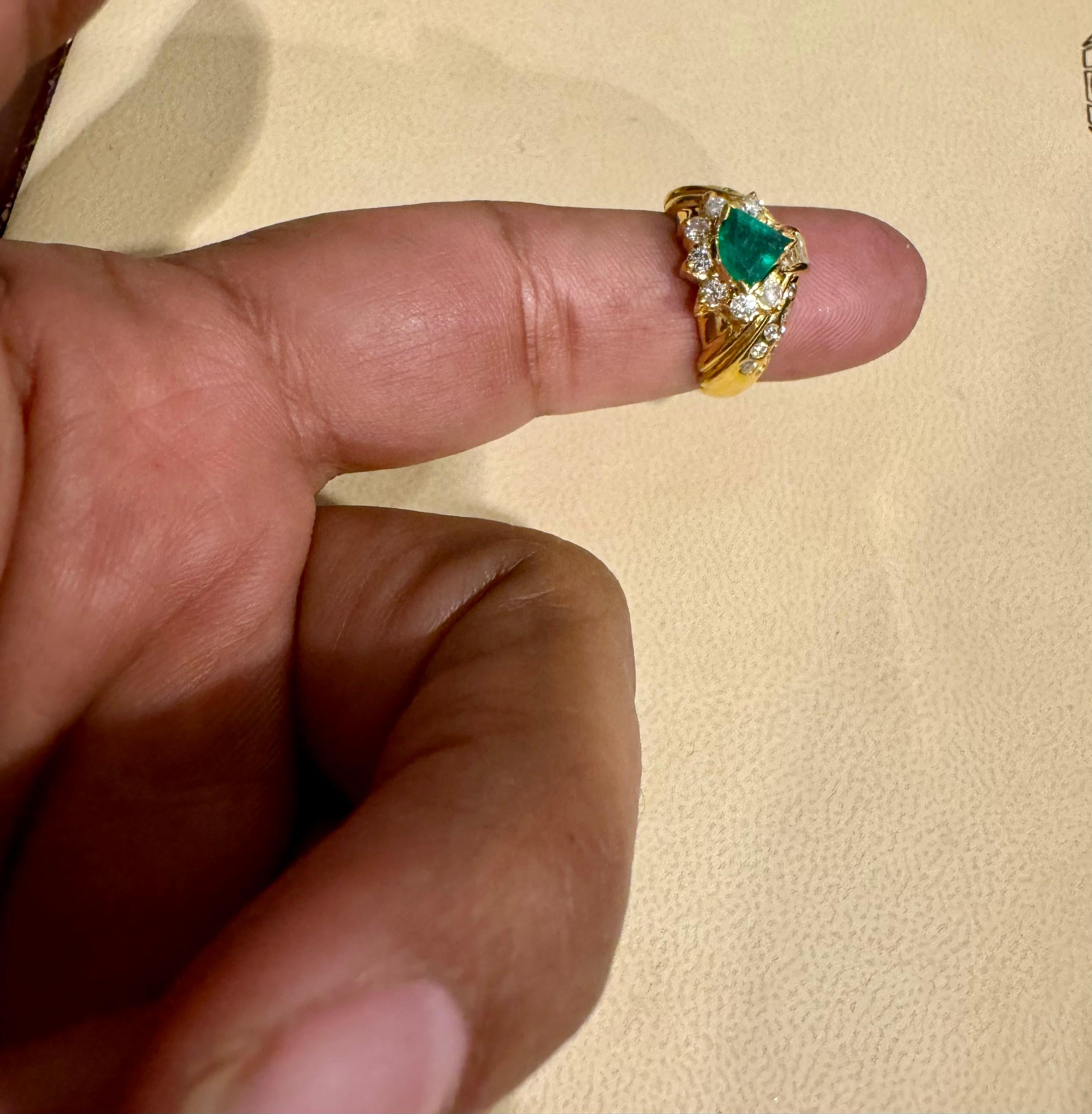 Natural Trillion Emerald  & 0.60 Carat Diamond Ring 18 Kt Yellow Gold Size 5.2 For Sale 5