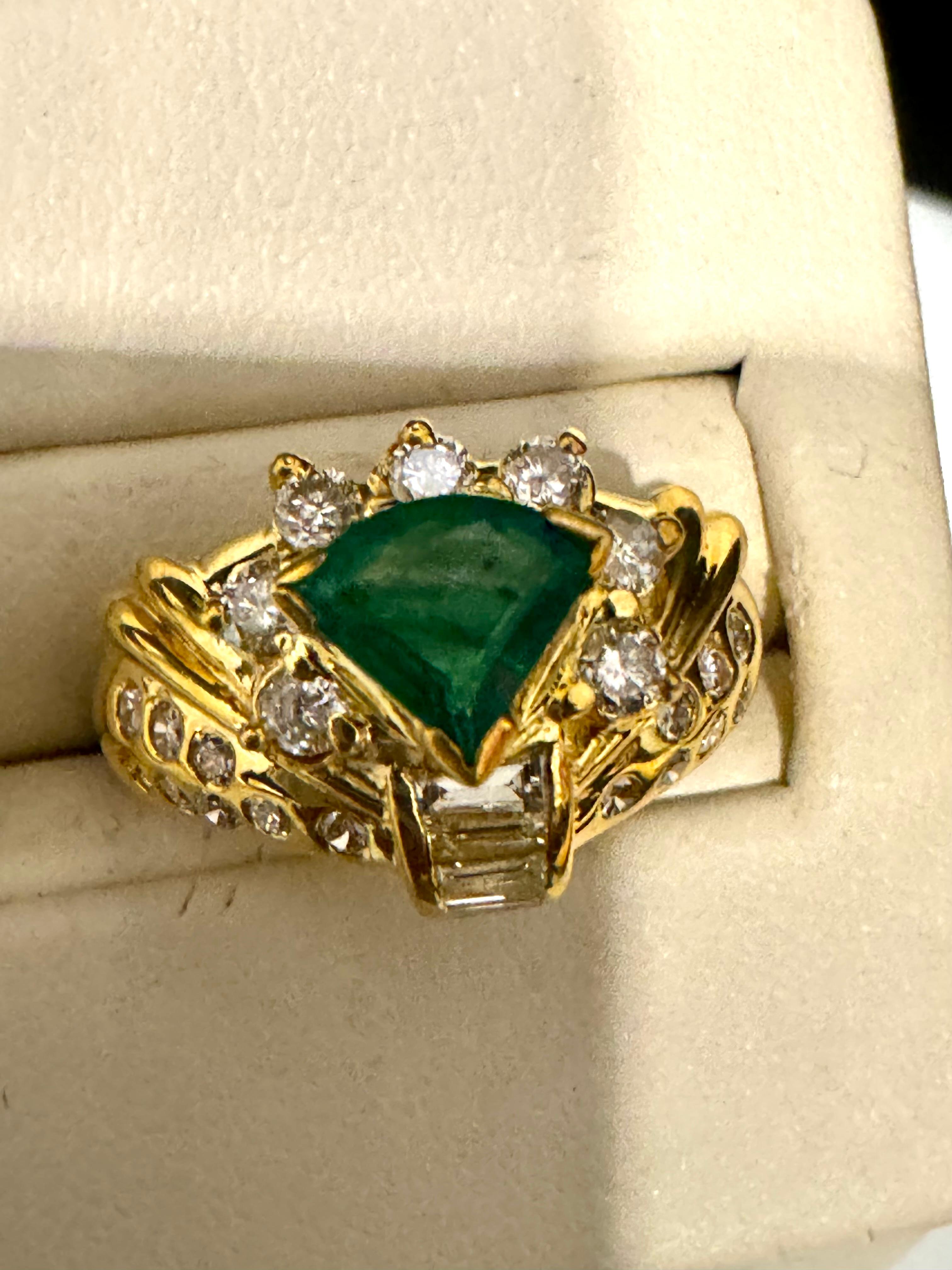 Natural Trillion Emerald  & 0.60 Carat Diamond Ring 18 Kt Yellow Gold Size 5.2 For Sale 7
