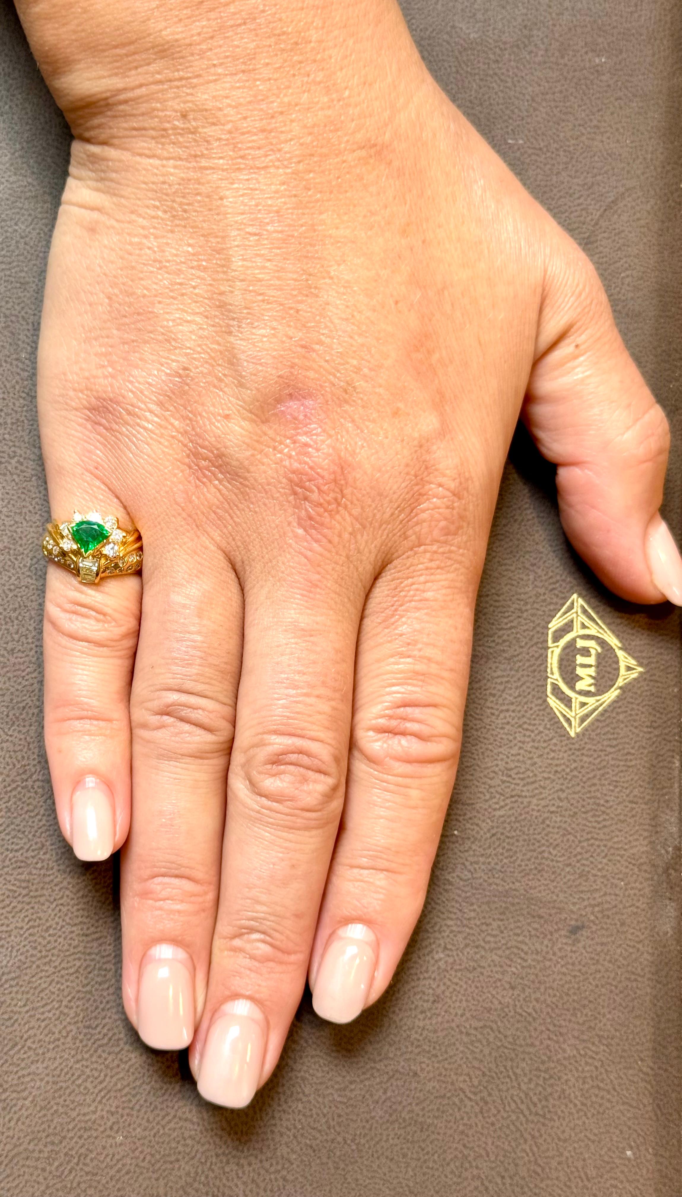 Smeraldo Nature Trillion  Anello con diamante da 0,60 carati in oro giallo 18 Kt, misura 5,2 in vendita 9