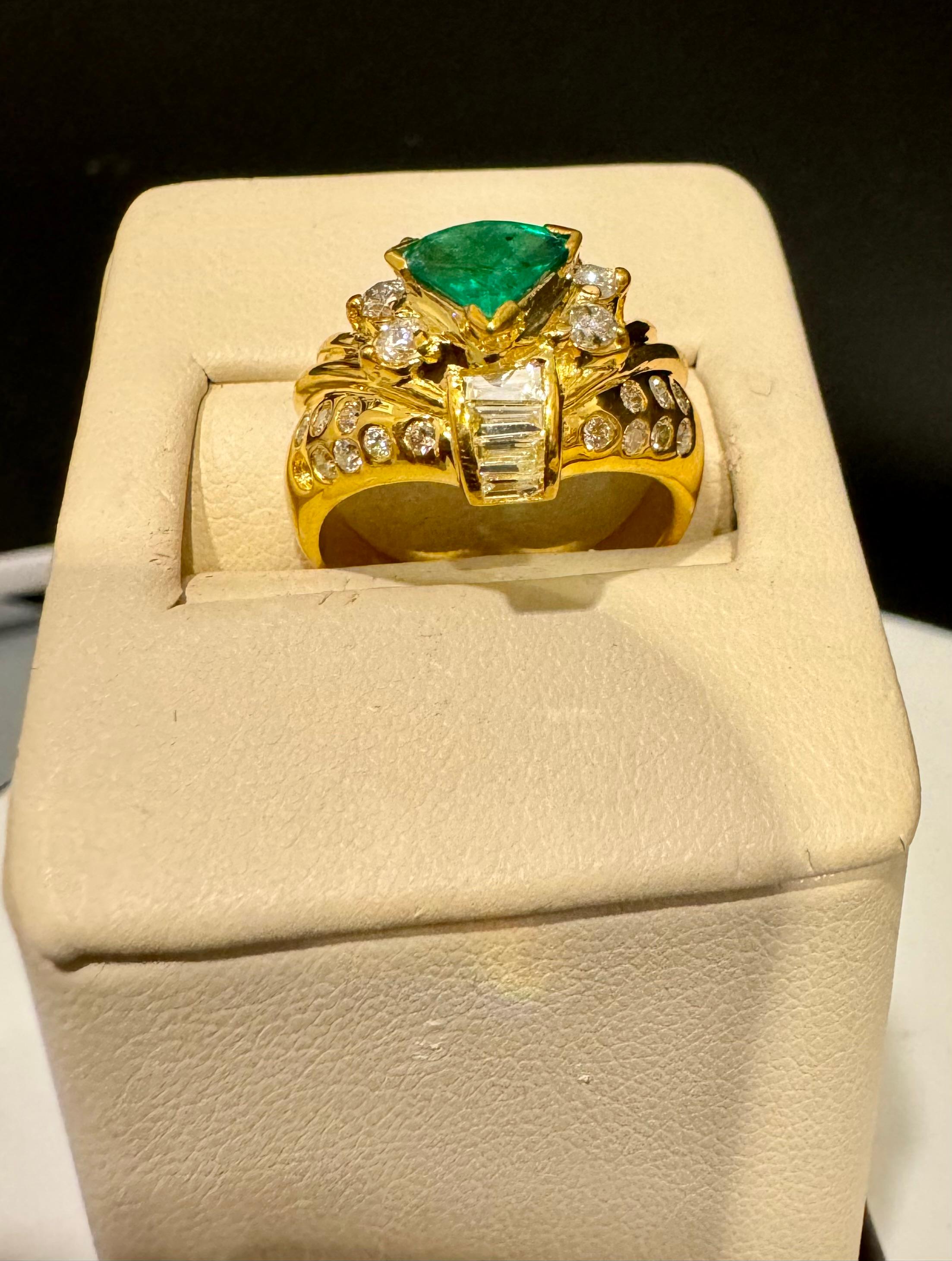 Emerald Cut Natural Trillion Emerald  & 0.60 Carat Diamond Ring 18 Kt Yellow Gold Size 5.2 For Sale