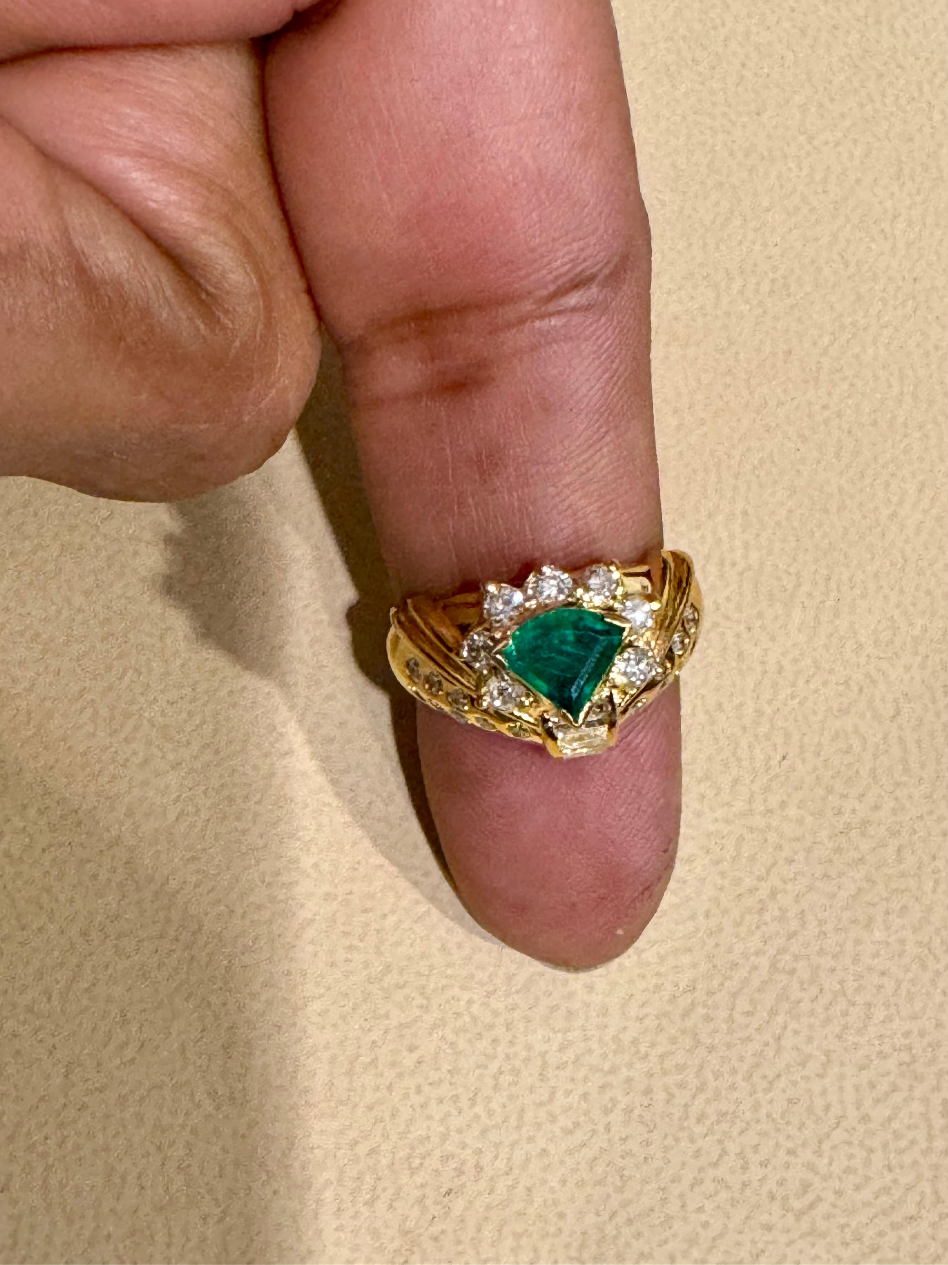 Natural Trillion Emerald  & 0.60 Carat Diamond Ring 18 Kt Yellow Gold Size 5.2 For Sale 1