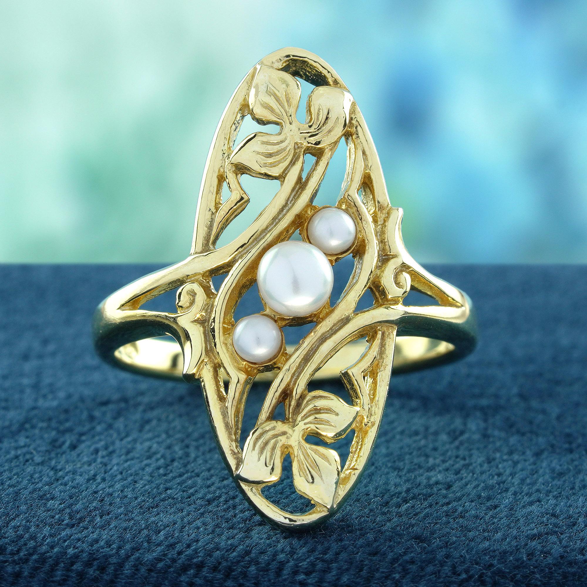This ring presents a unique and eye-catching vintage-inspired design. The overall impression is one of elegance and artistic flair. The ring has an intricate, three-dimensional design with overlapping curved gold elements forming an elongated,