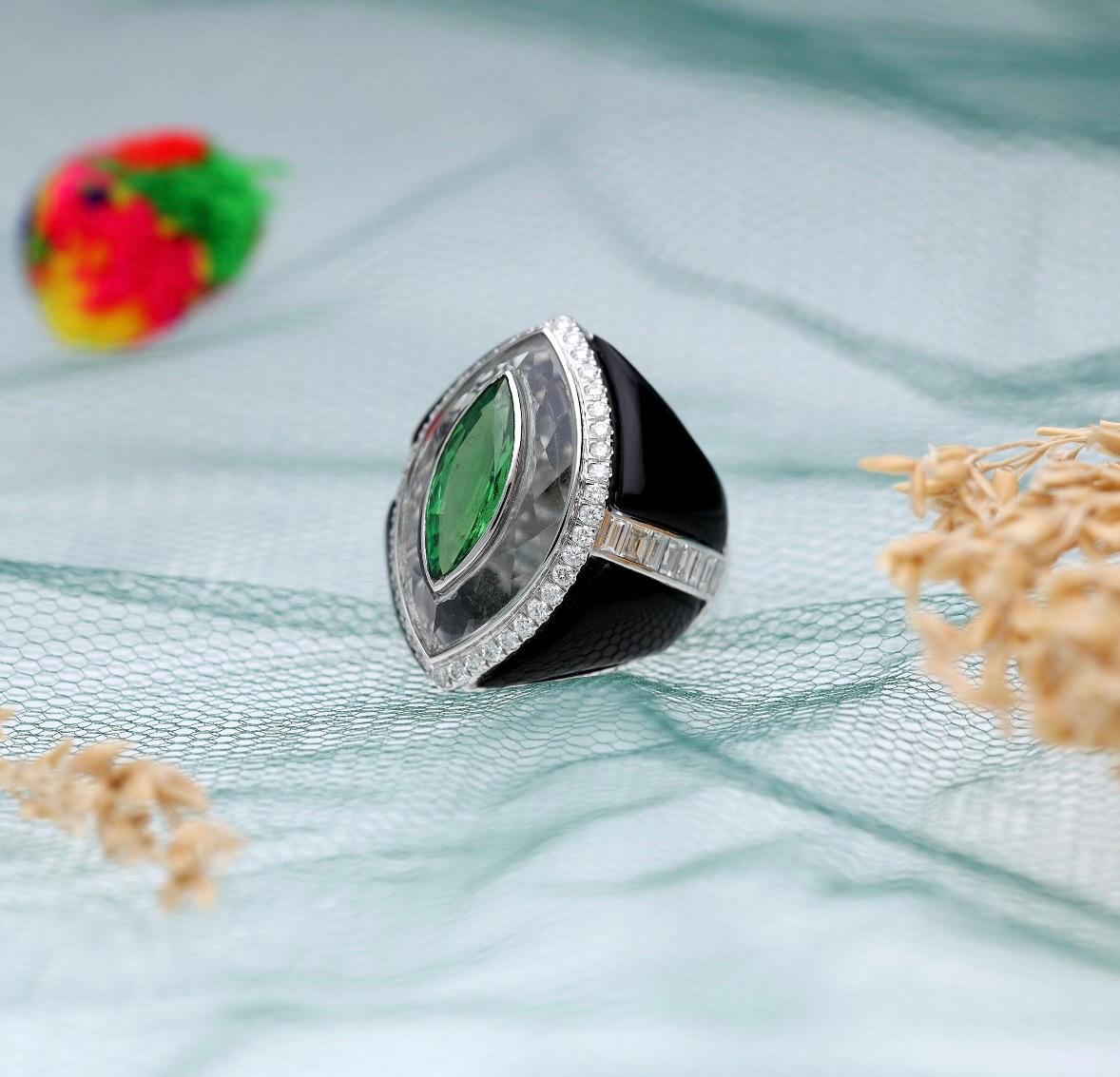 Anillo de oro de 18 quilates con tsavorita natural, ónice negro, cristal y diamantes en Nuevo estado para la venta en jaipur, IN