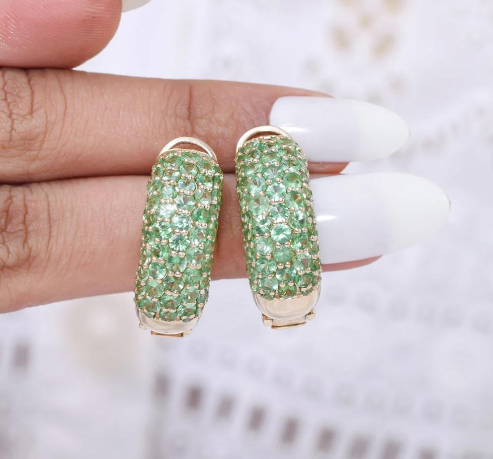 Natural tsavorite earrings in 14k gold In condizioni Nuovo in vendita a jaipur, IN