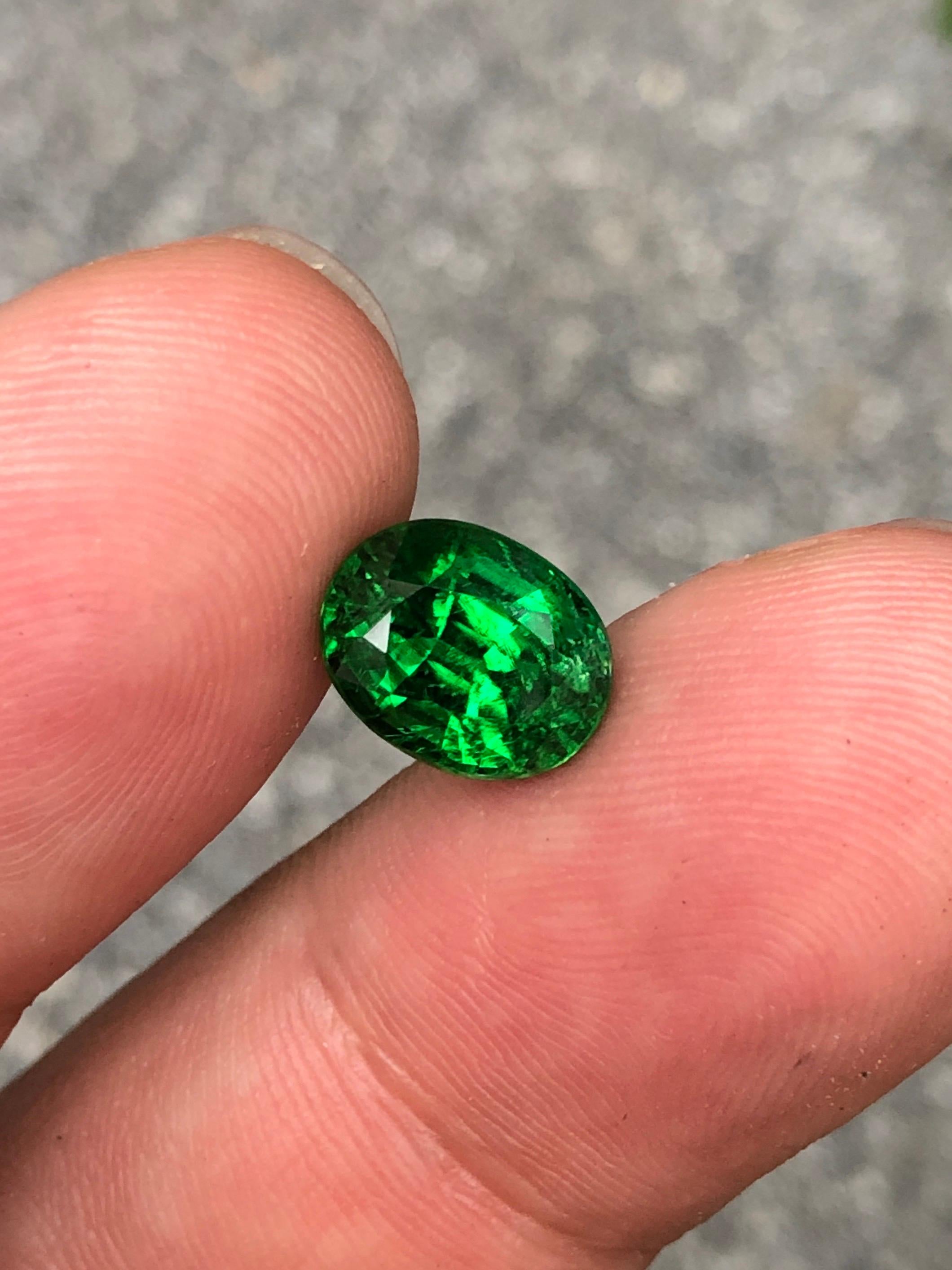 Natural Tsavorite Garnet 3.97 ct  In New Condition For Sale In Bangkok, TH